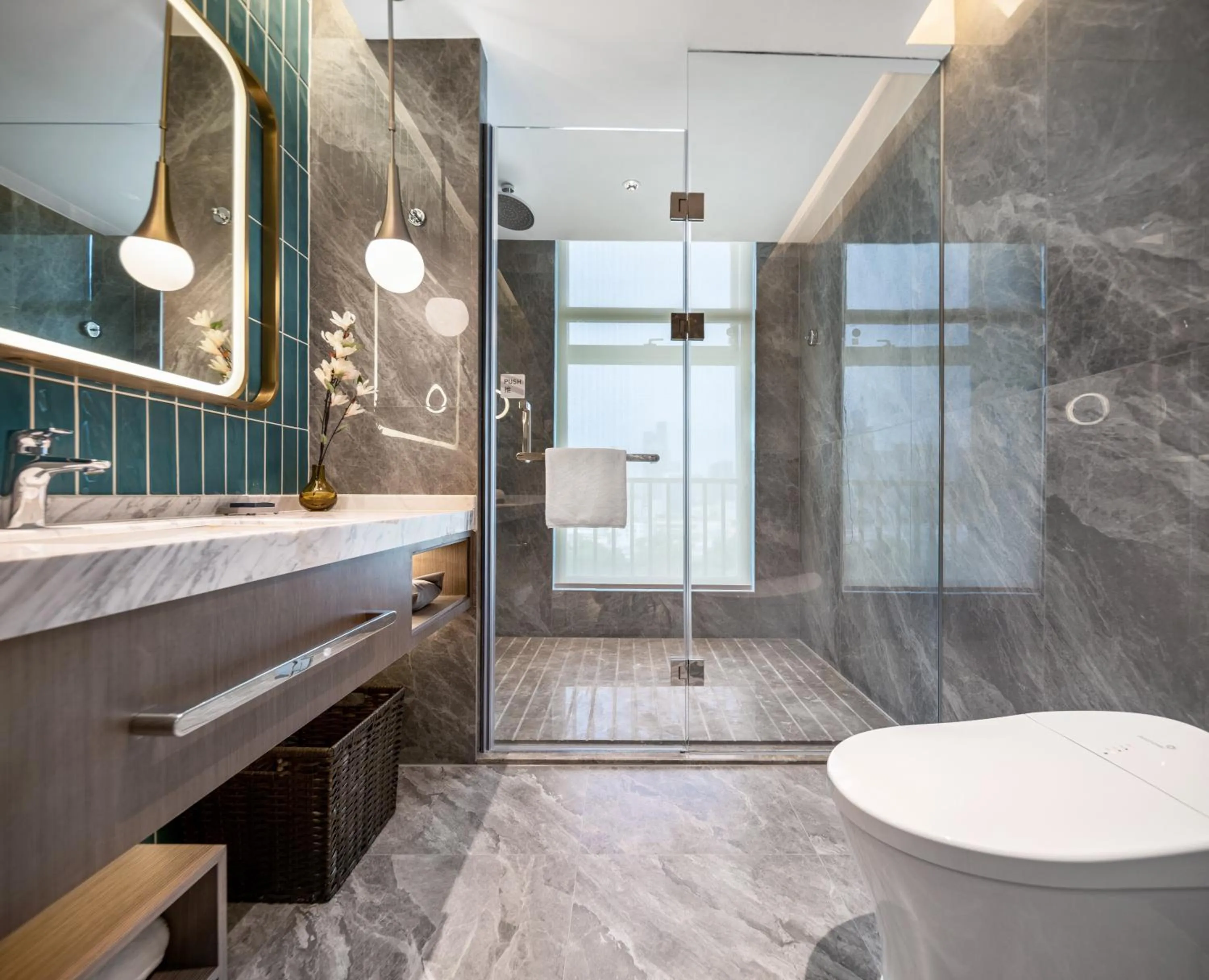 Bathroom in Home2 Suites by Hilton Shenzhen Nanshan Science & Technology Park