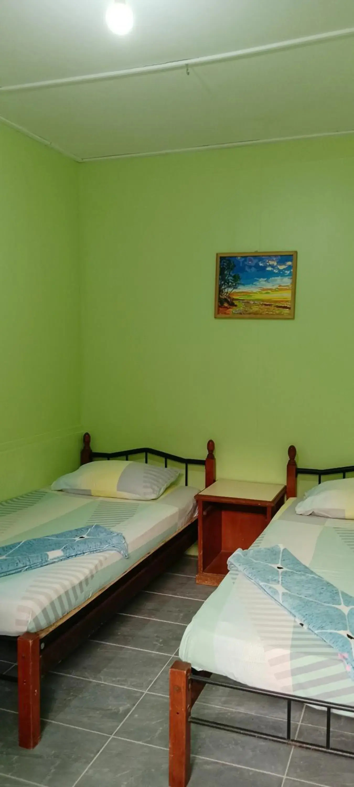 Budget Twin Room in Cheers Garden Chalet Budget Twin Room in Cheers Garden Chalet