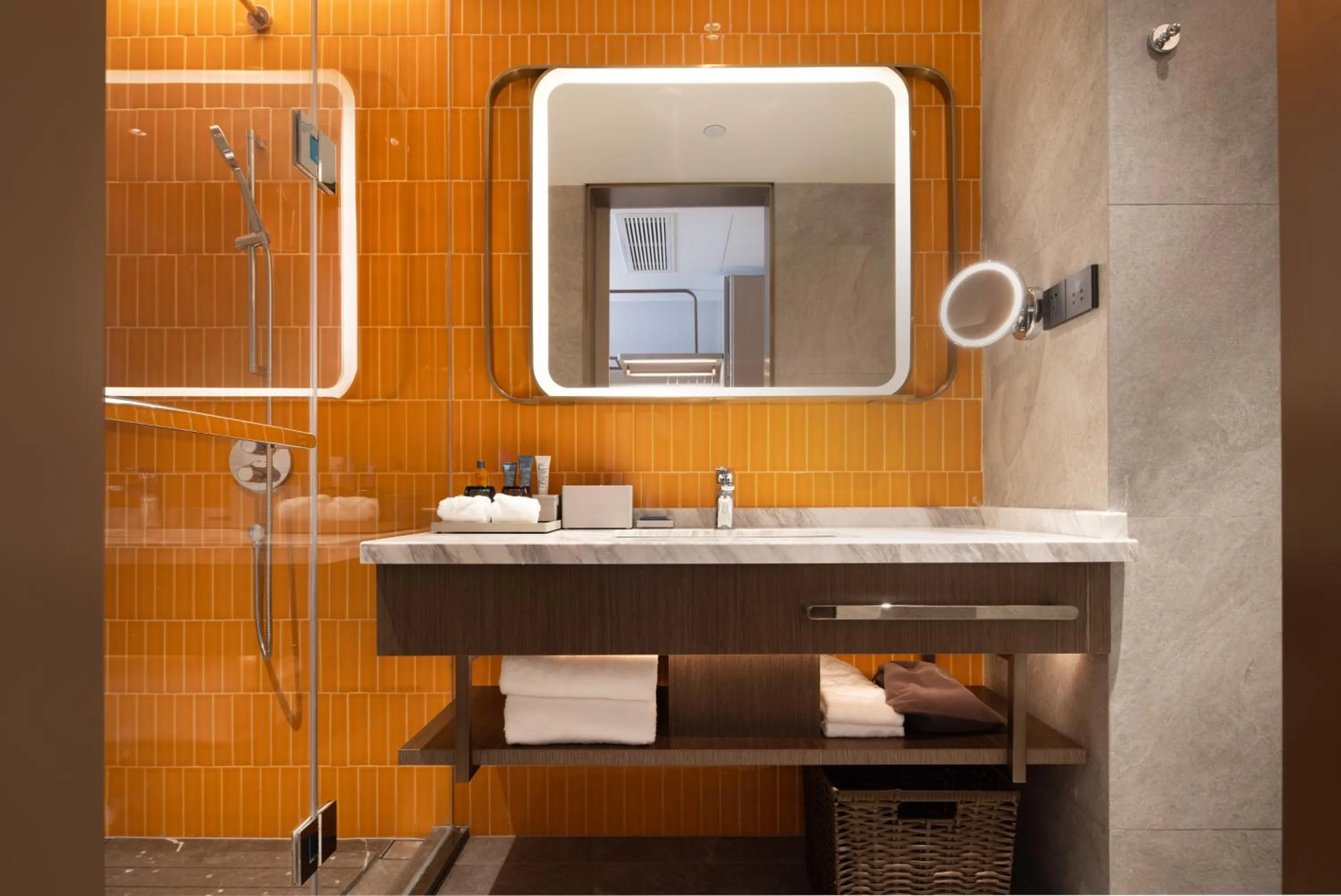 Toilet in Home2 Suites By Hilton Wuhan Xudong