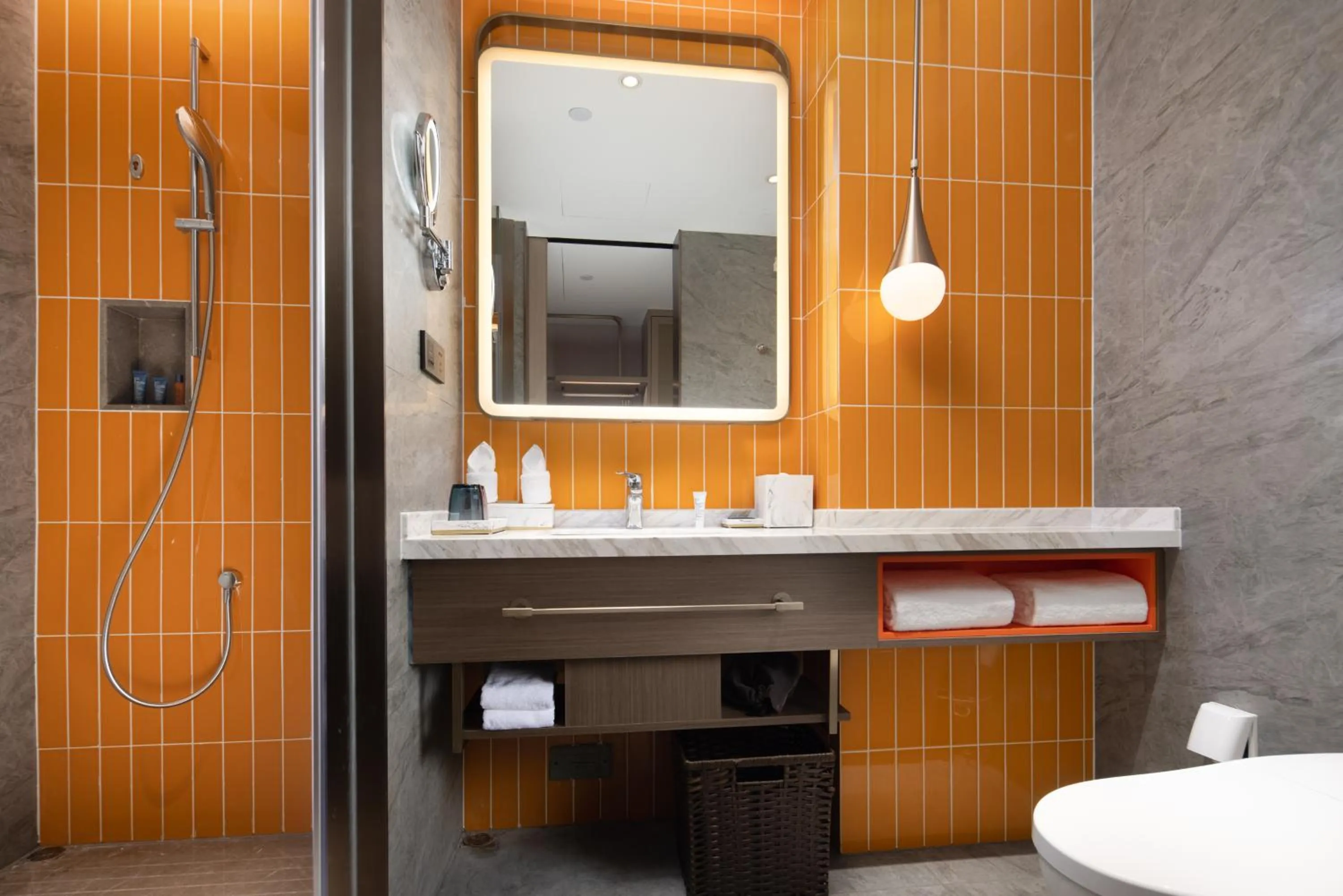 Bathroom in Home2 Suites By Hilton Wuhan Xudong