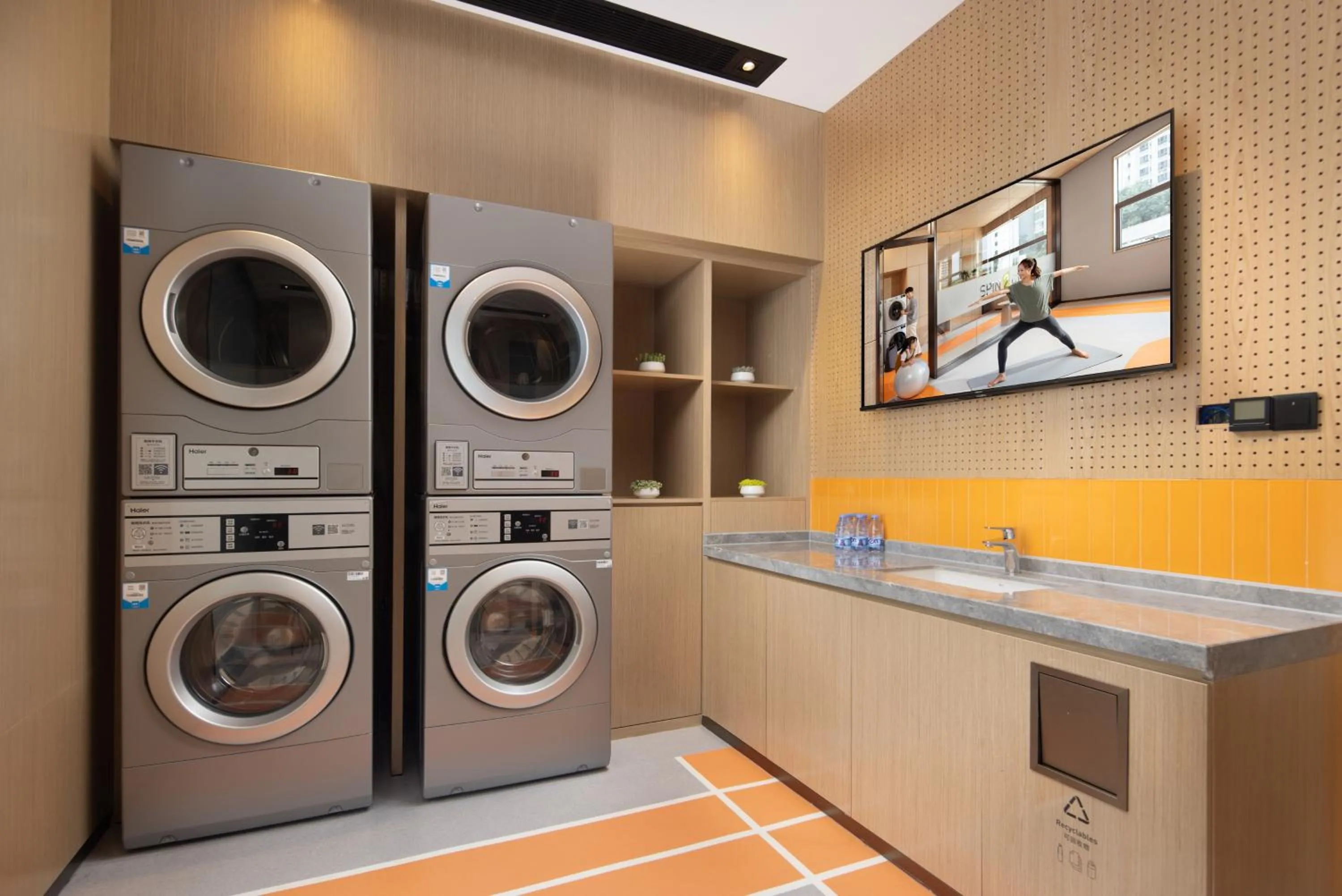 washing machine in Home2 Suites By Hilton Wuhan Xudong