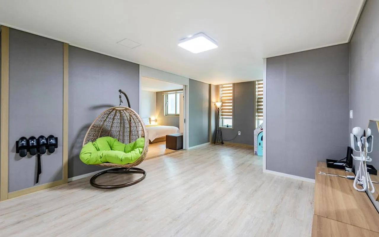Living room in YAJA Hotel Tongyeong Ferry Terminal Branch
