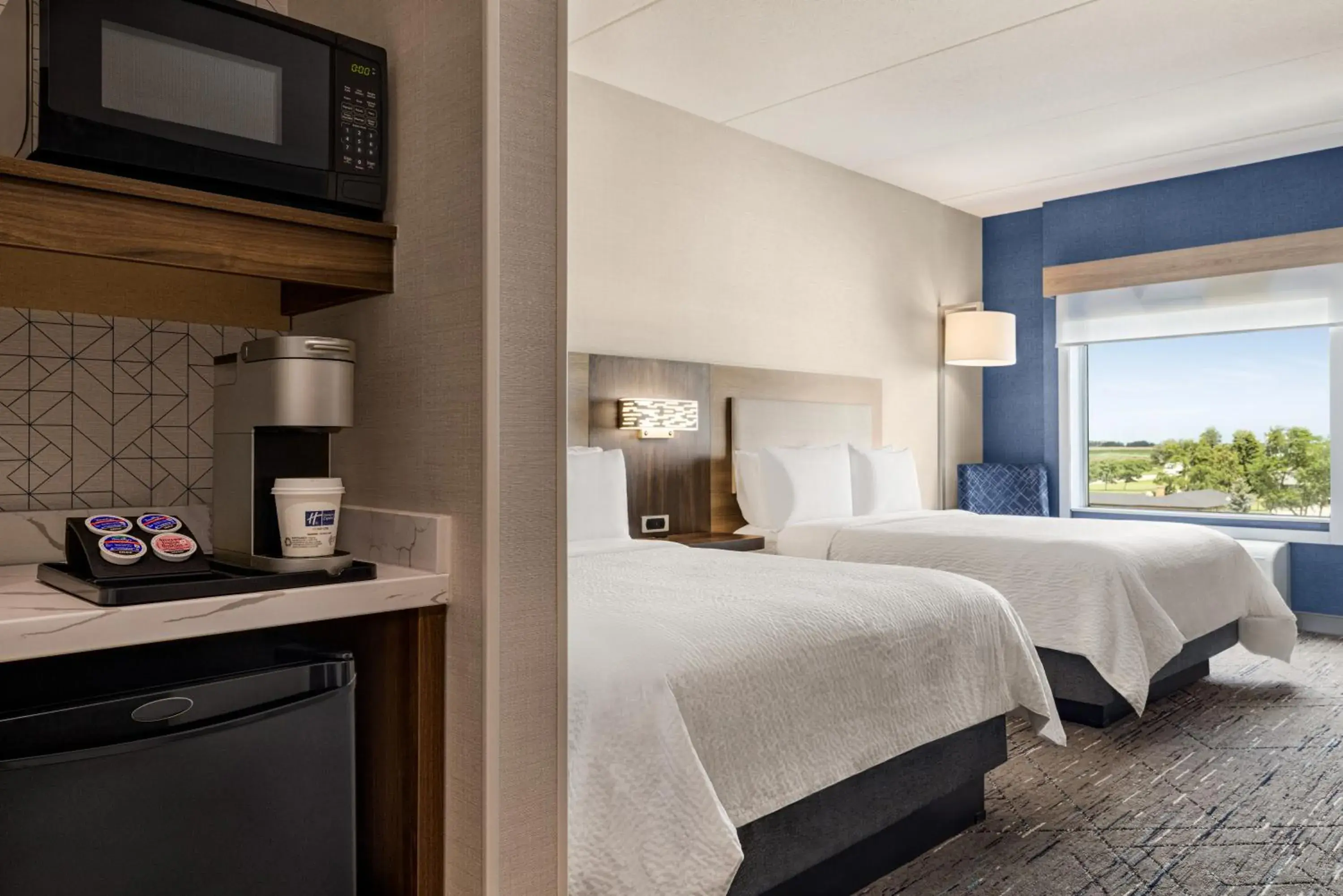 Photo of the whole room, Bed in Holiday Inn Express - Strathroy by IHG Photo of the whole room, Bed in Holiday Inn Express - Strathroy by IHG