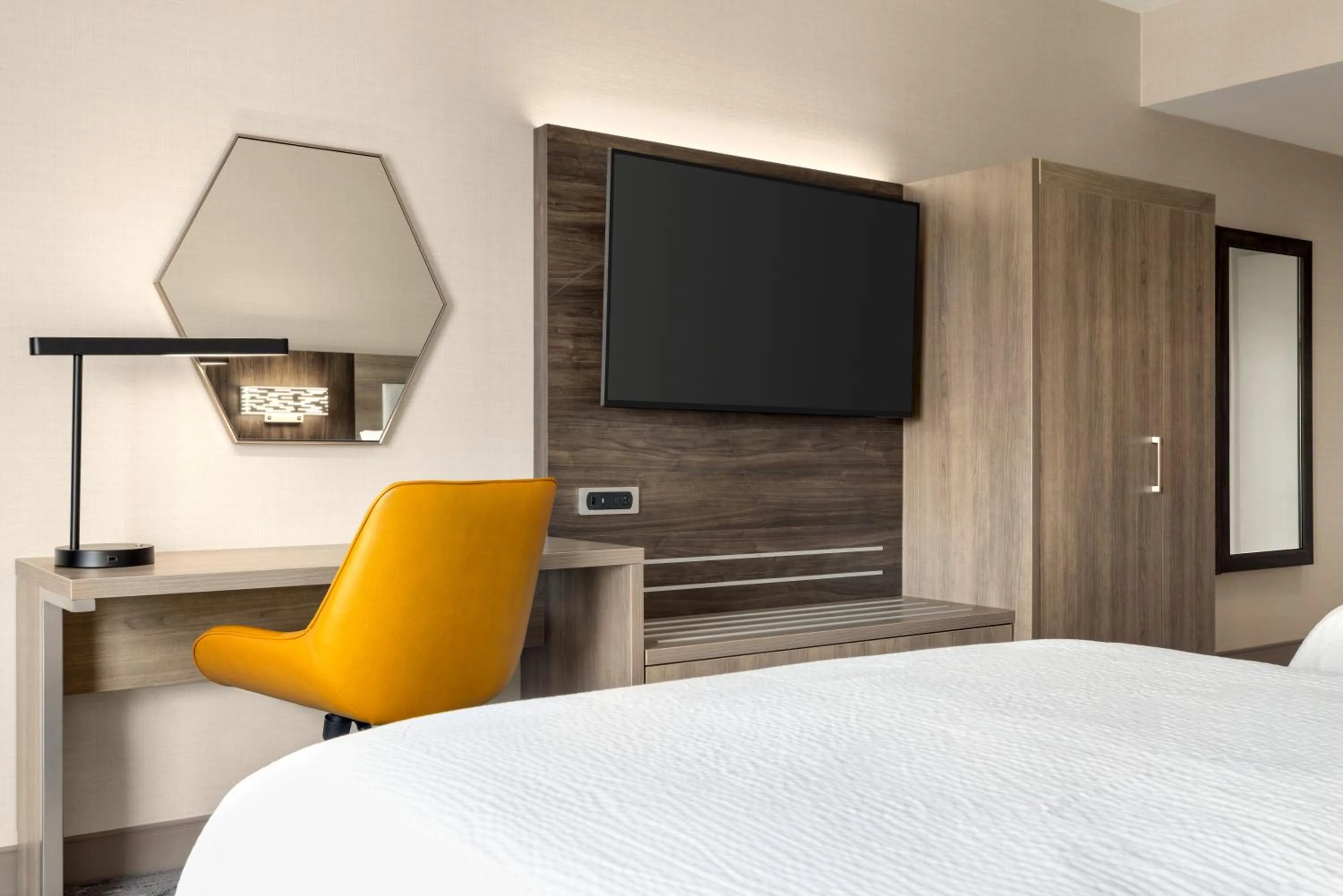 Bed in Holiday Inn Express - Strathroy by IHG