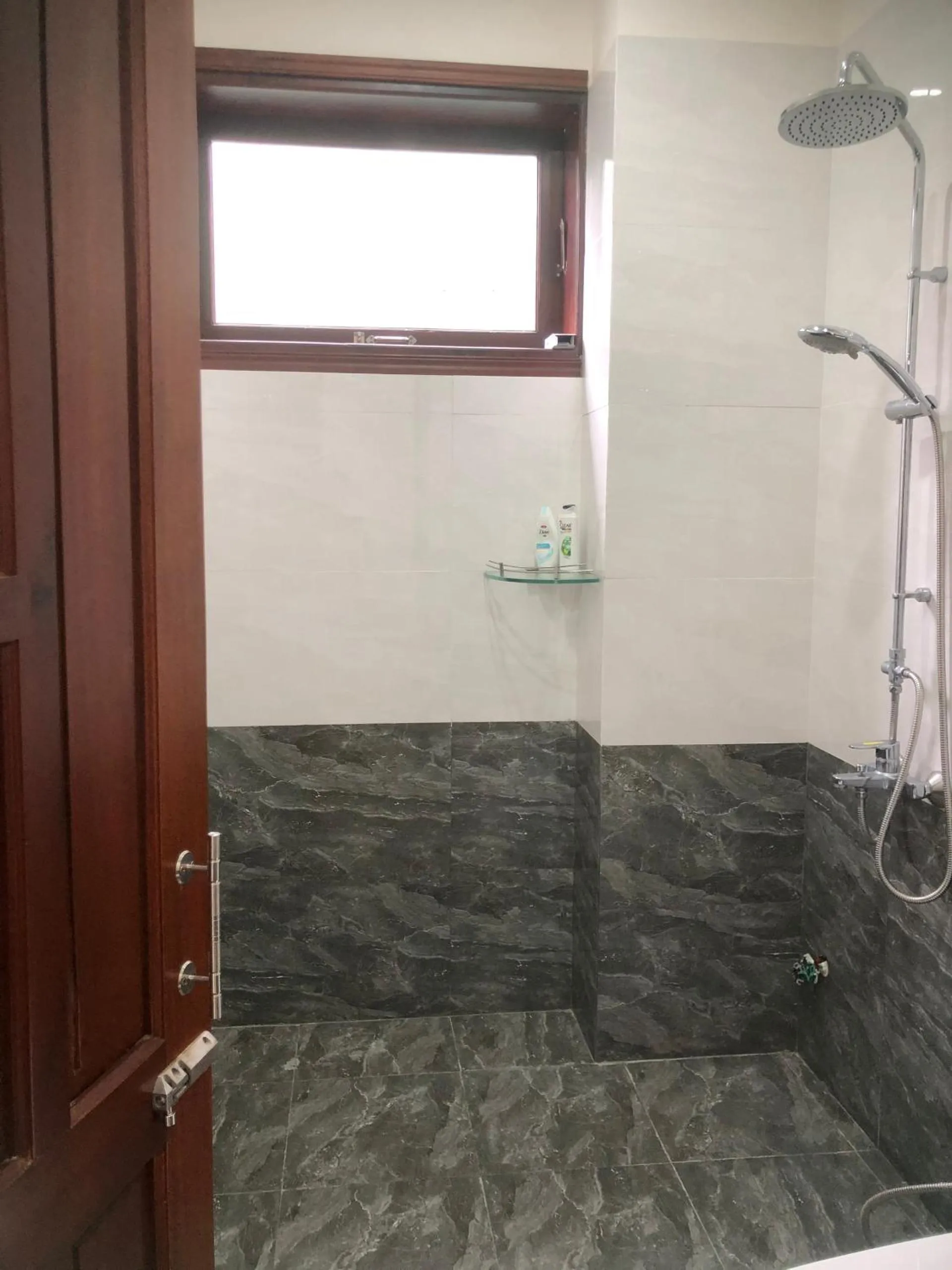 Shower in Homestay Phương House