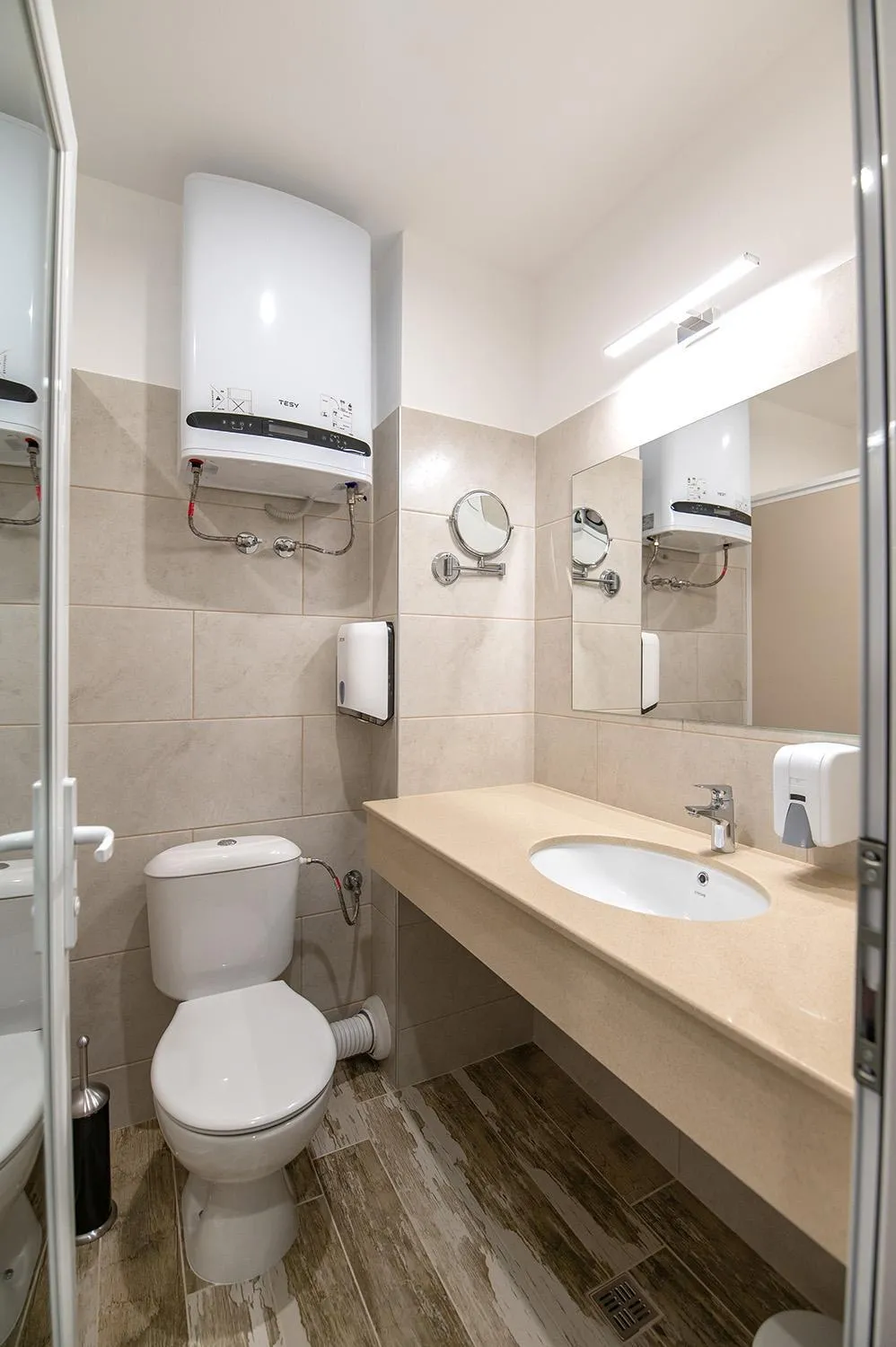Shower in Glamping Alliance Hotel