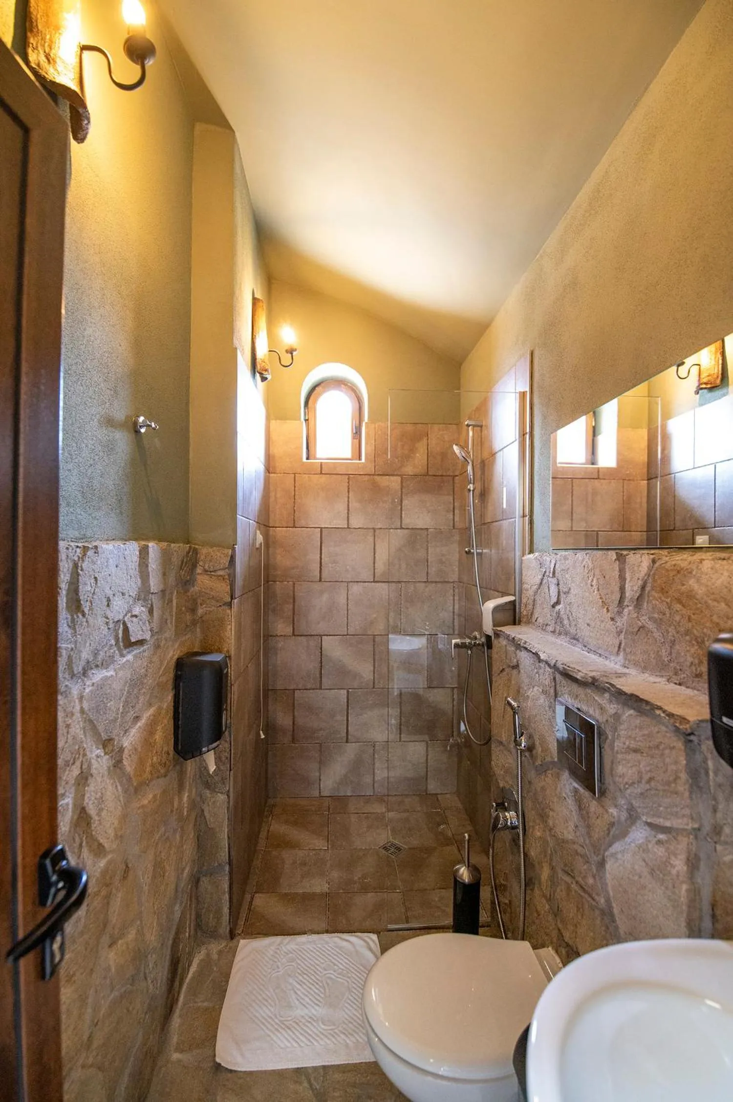 Shower in Glamping Alliance Hotel