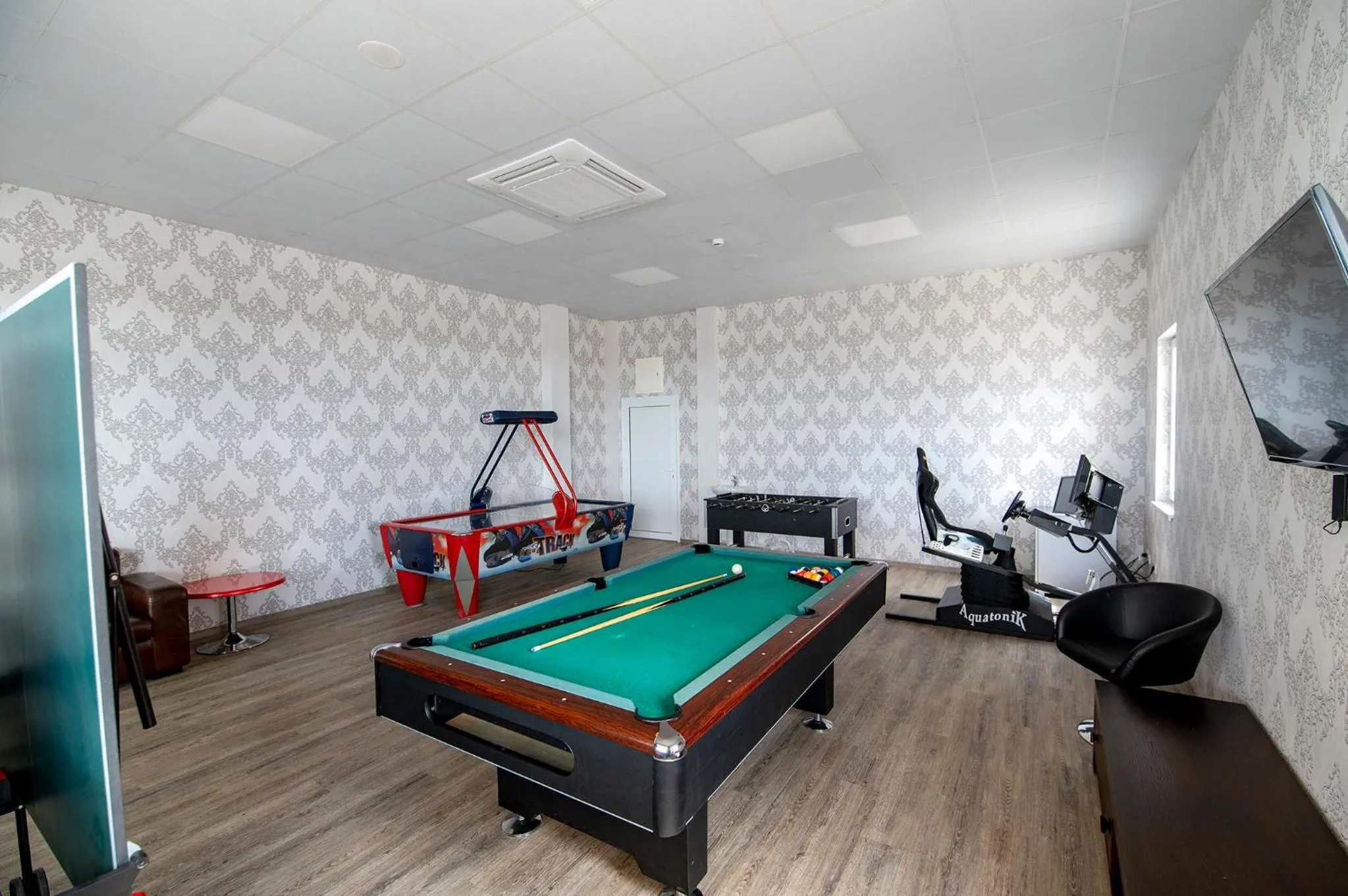 Billiard in Glamping Alliance Hotel