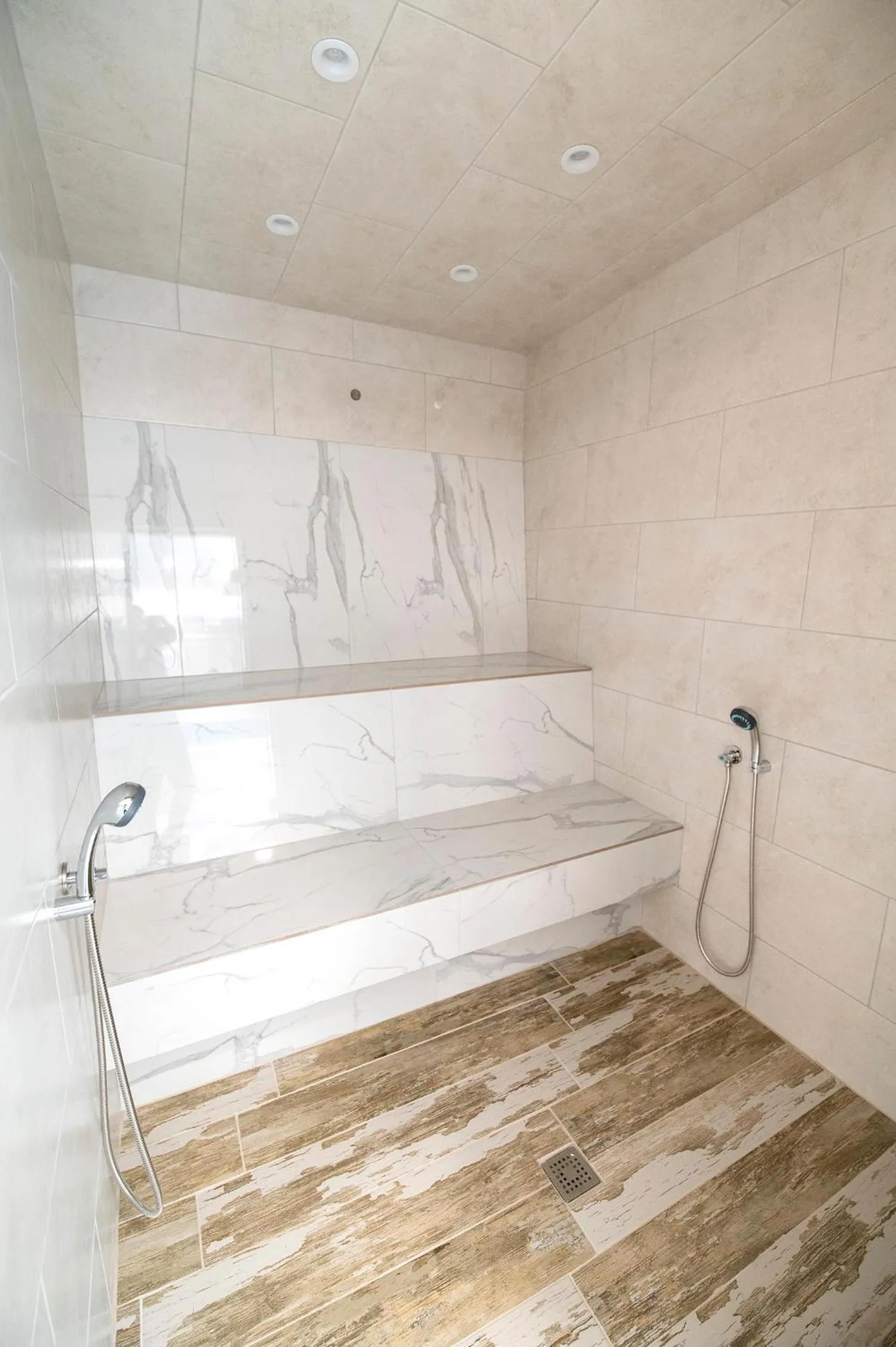 Shower in Glamping Alliance Hotel