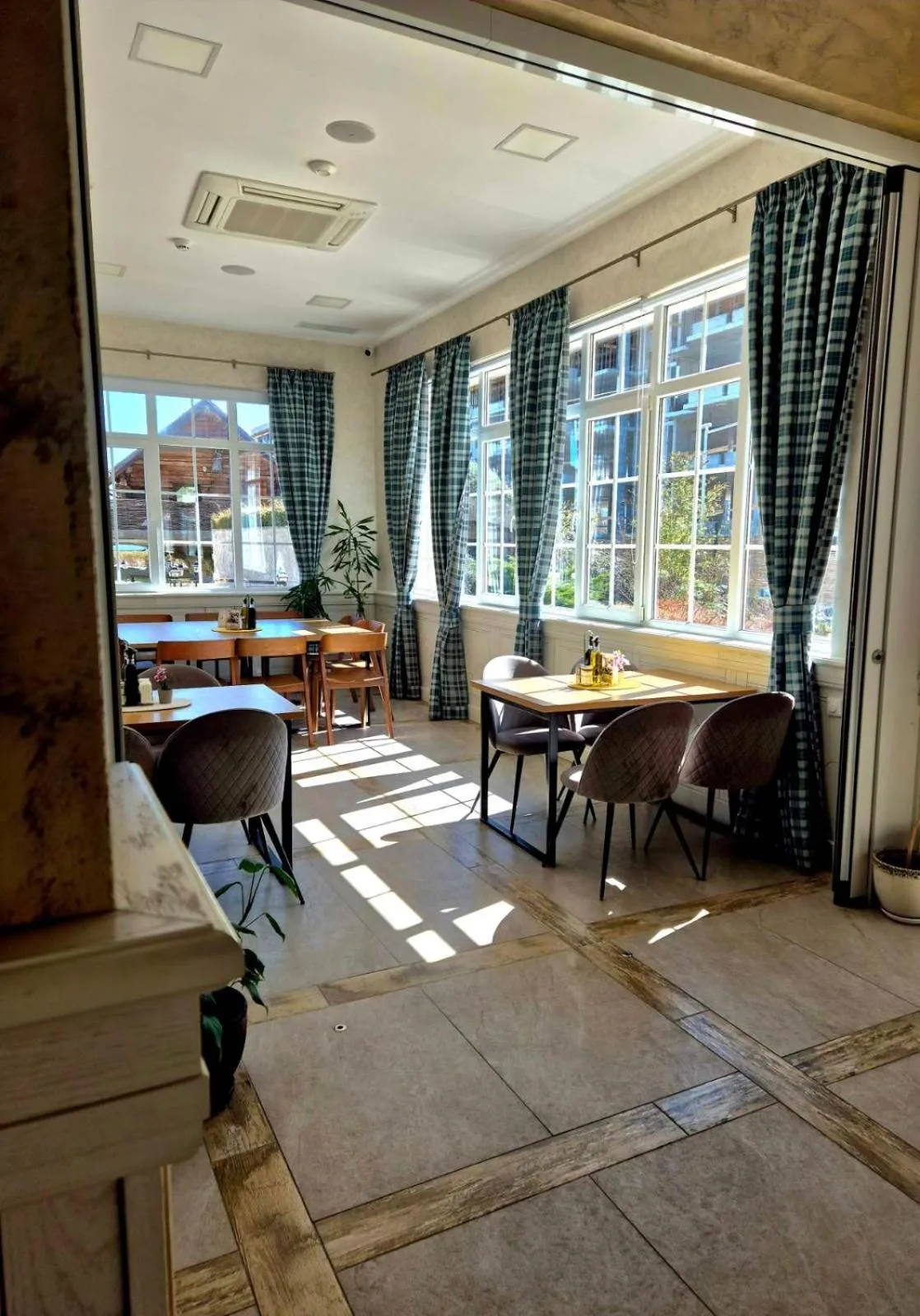 Restaurant/places to eat in Glamping Alliance Hotel