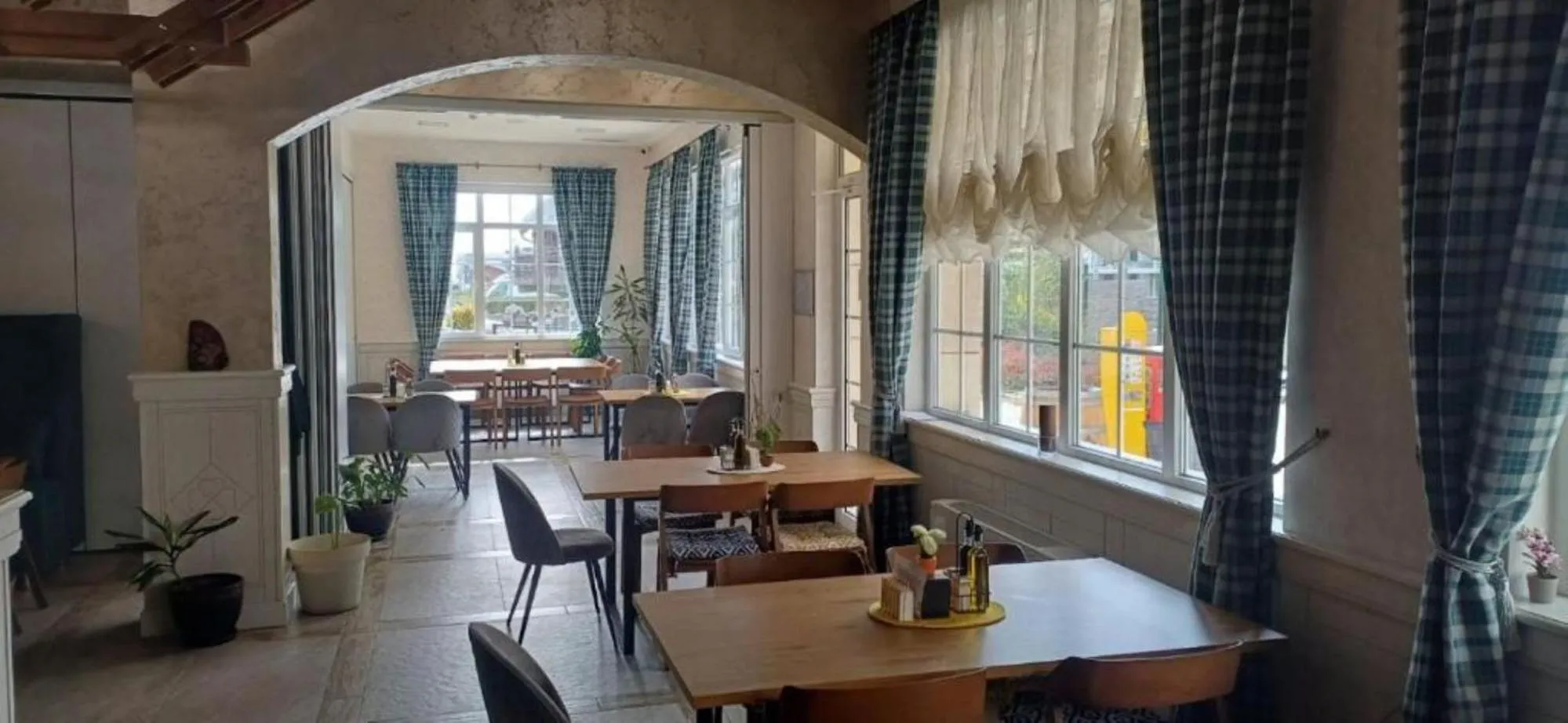 Restaurant/places to eat in Glamping Alliance Hotel