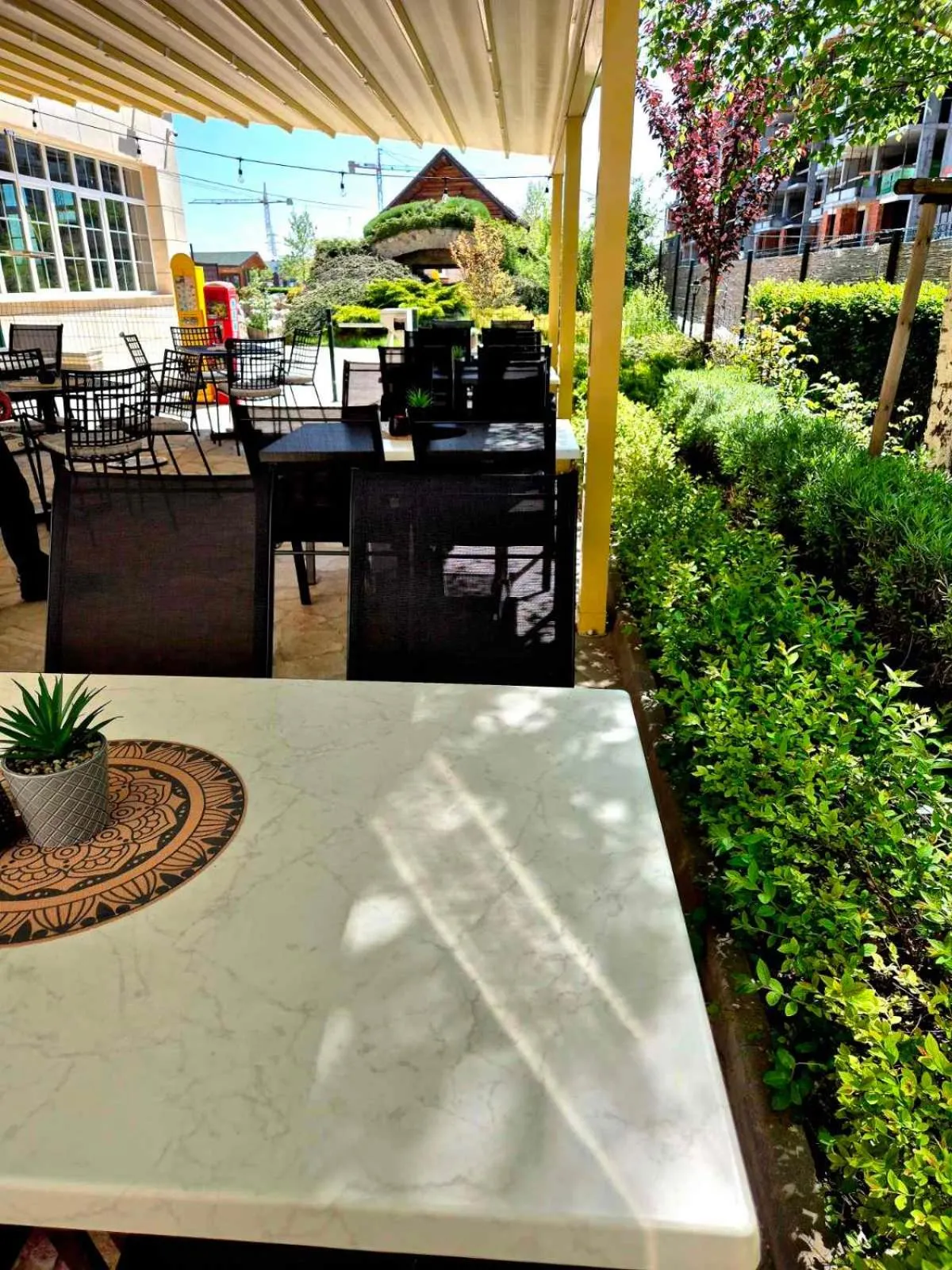 Restaurant/places to eat in Glamping Alliance Hotel
