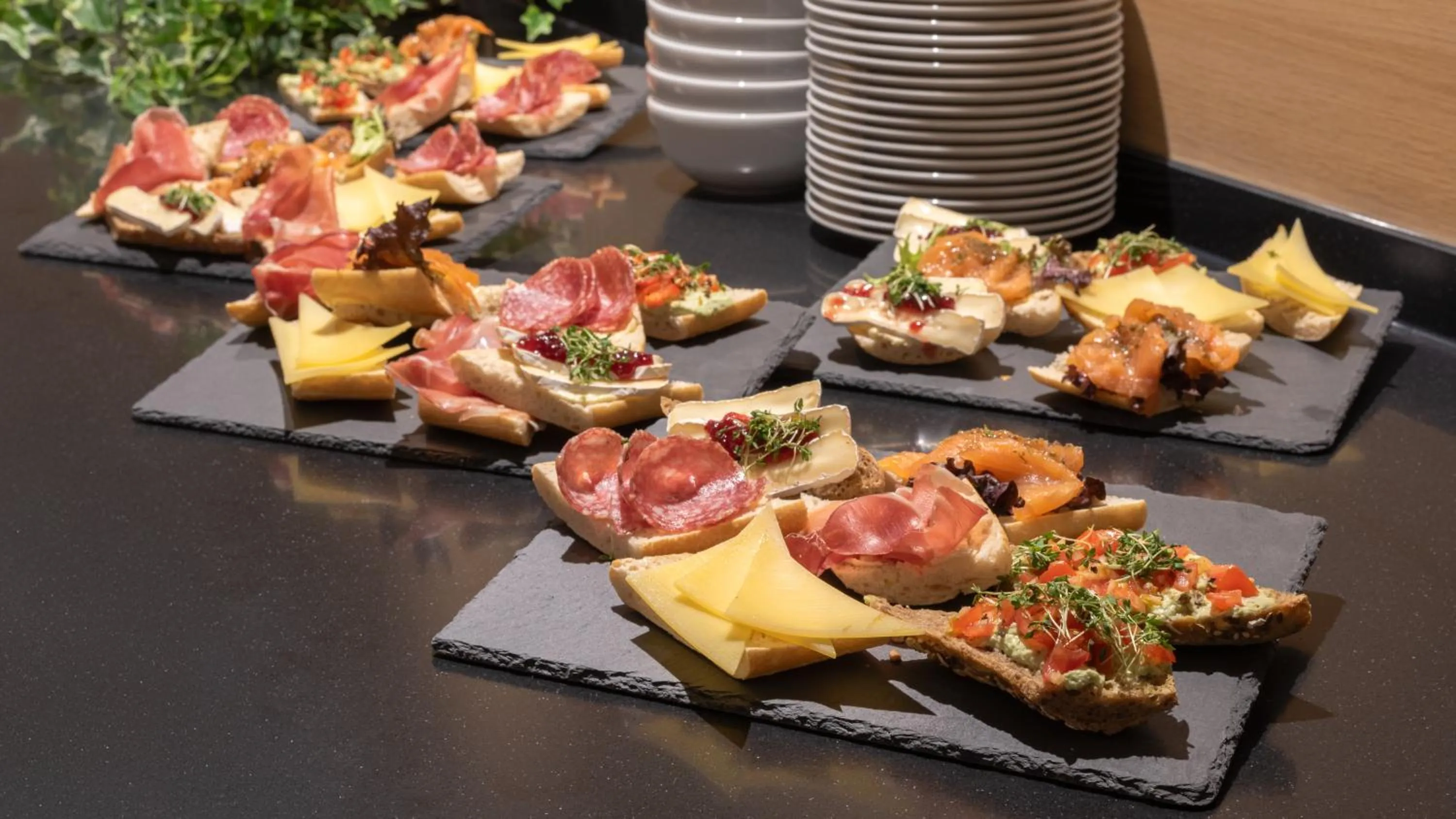 Meeting/conference room in Holiday Inn Express - Hamburg South A7-AS42 by IHG