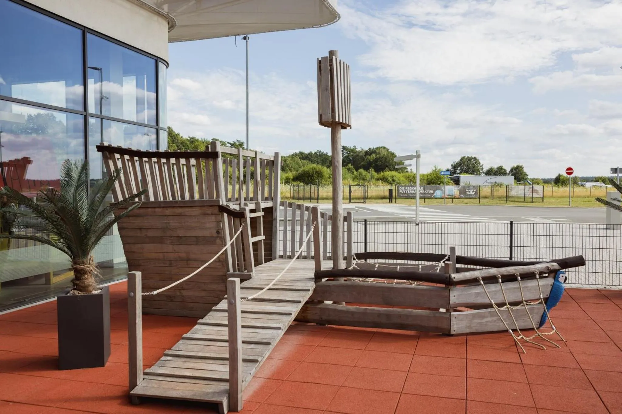 Restaurant/places to eat in Holiday Inn Express - Hamburg South A7-AS42 by IHG