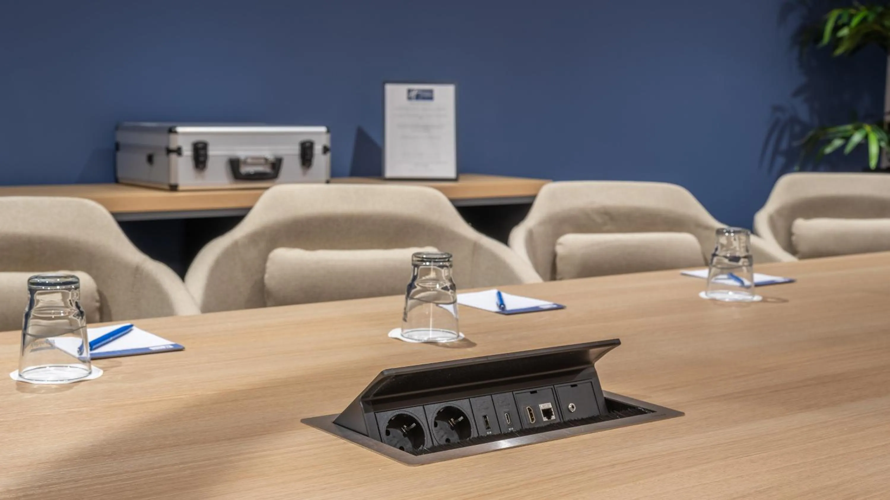 Meeting/conference room in Holiday Inn Express - Hamburg South A7-AS42 by IHG