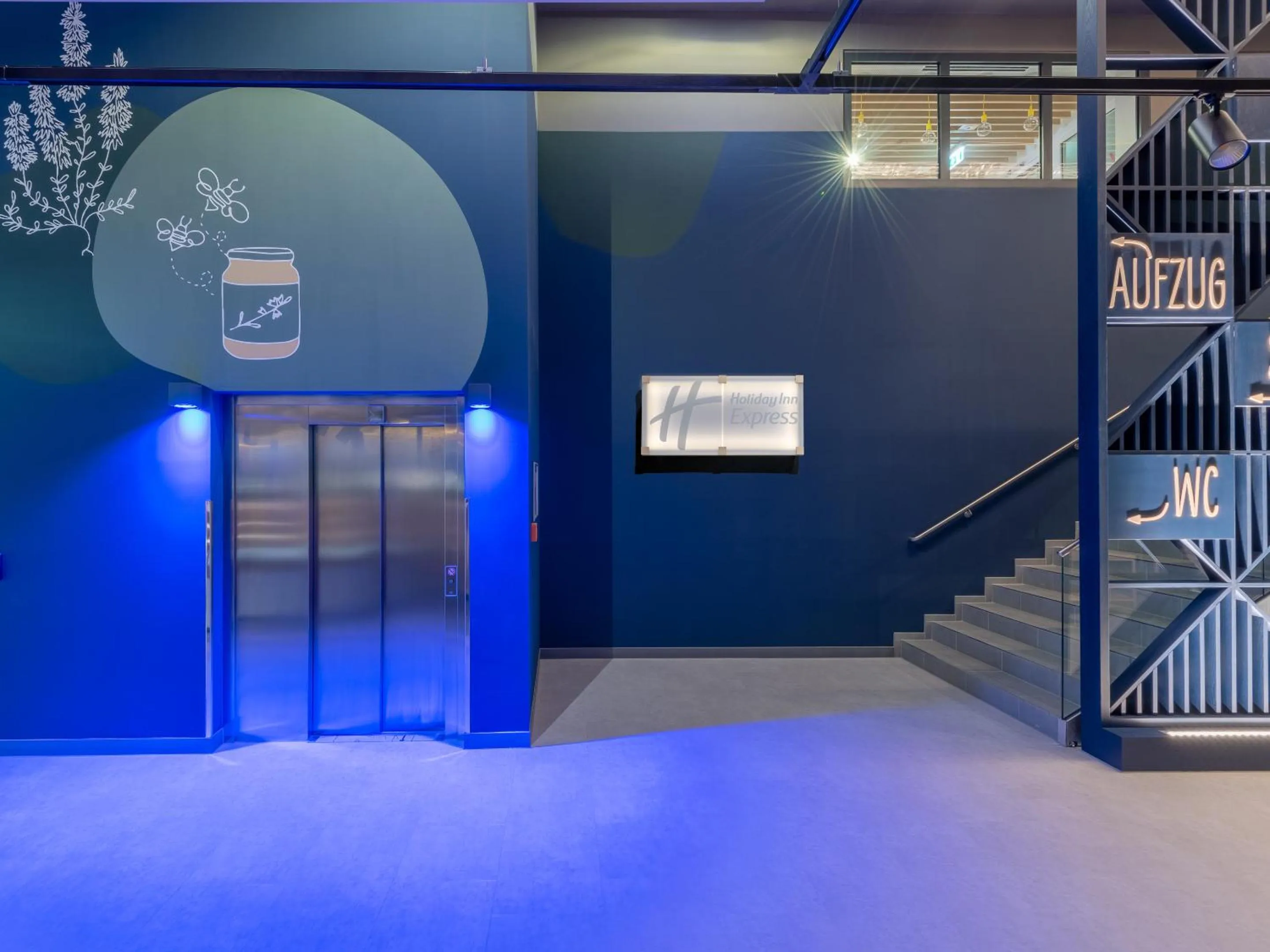 Facade/entrance in Holiday Inn Express - Hamburg South A7-AS42 by IHG