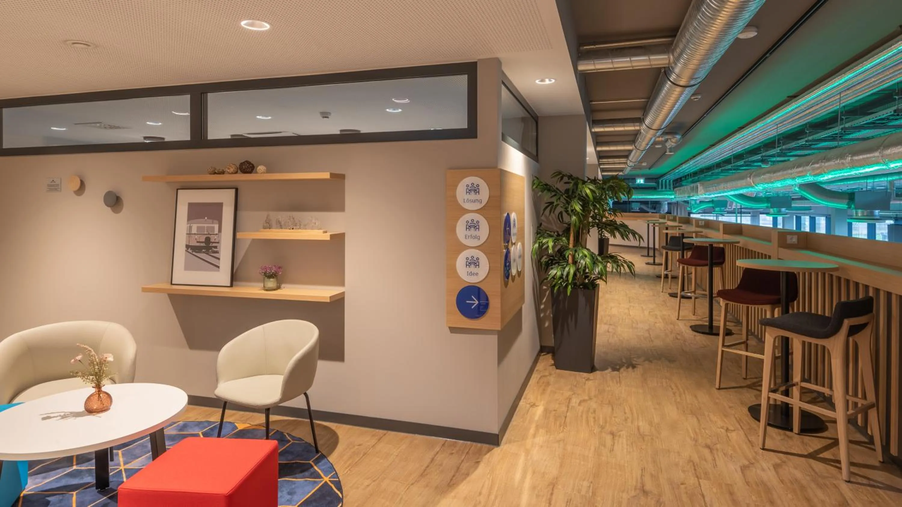 Meeting/conference room in Holiday Inn Express - Hamburg South A7-AS42 by IHG