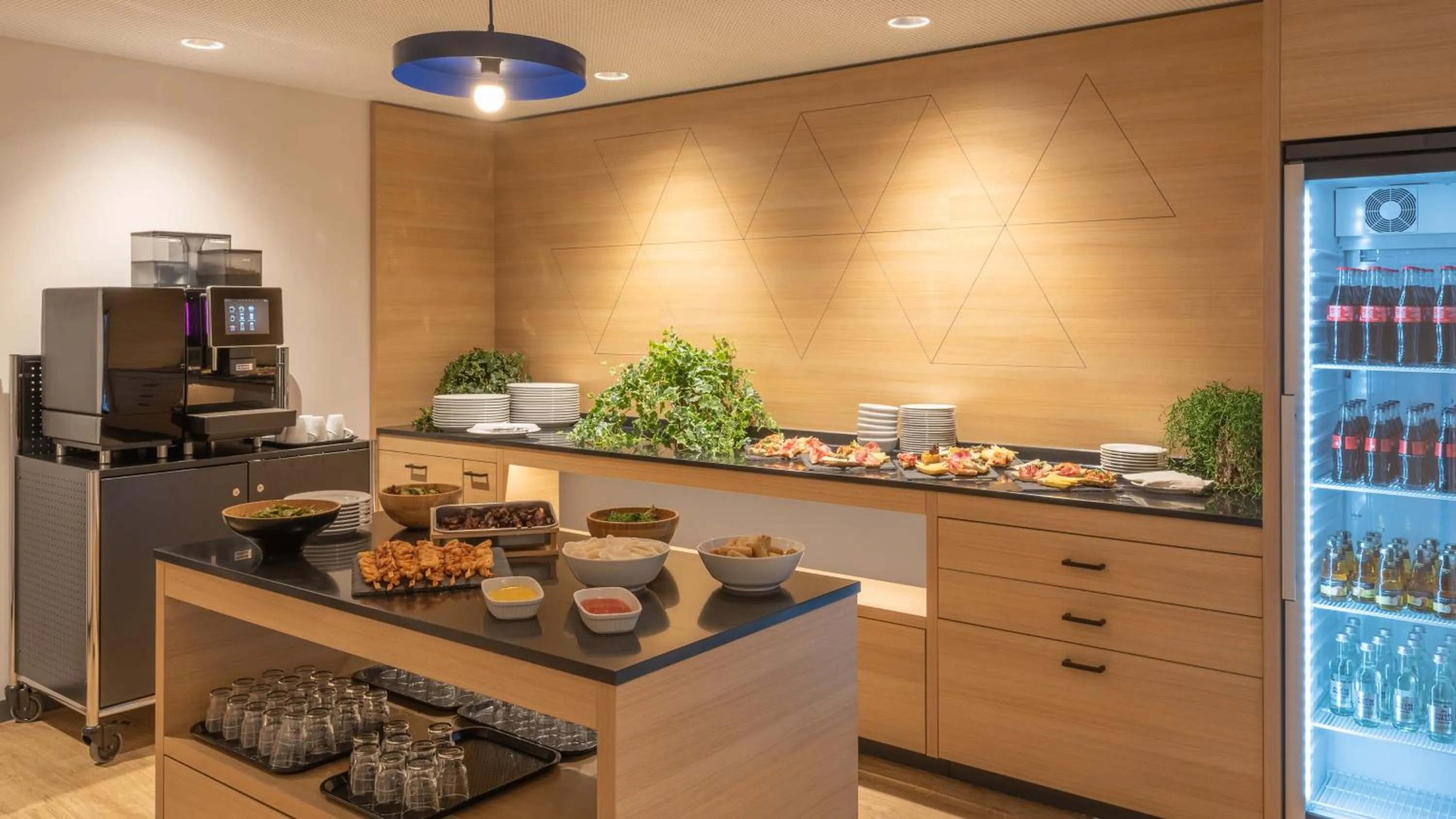 Meeting/conference room in Holiday Inn Express - Hamburg South A7-AS42 by IHG