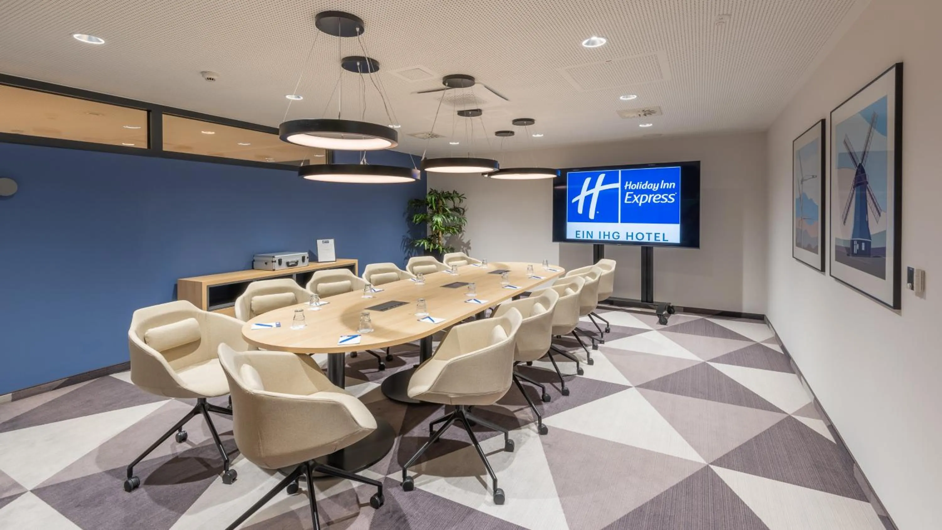 Meeting/conference room in Holiday Inn Express - Hamburg South A7-AS42 by IHG