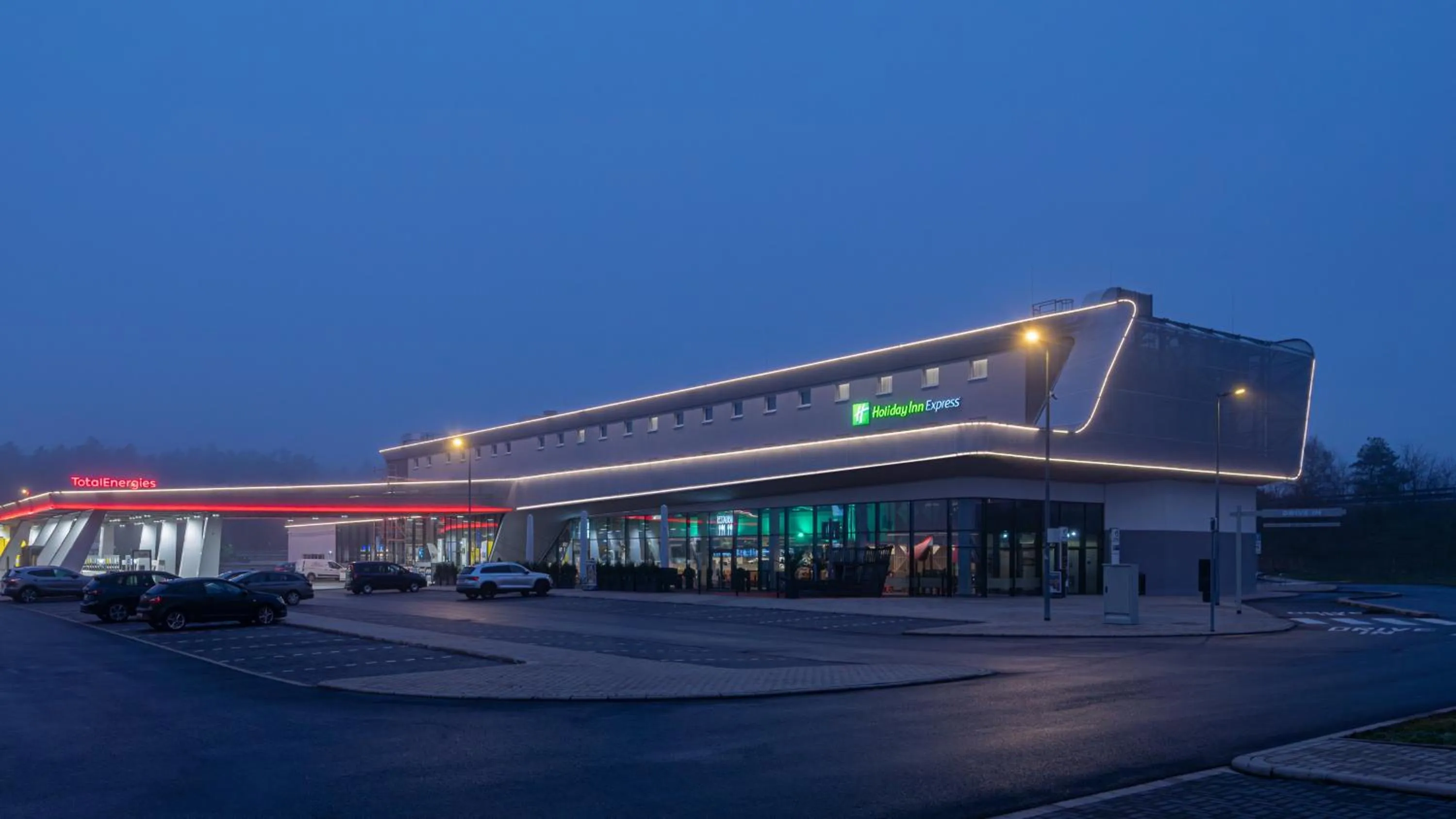 Property building in Holiday Inn Express - Hamburg South A7-AS42 by IHG