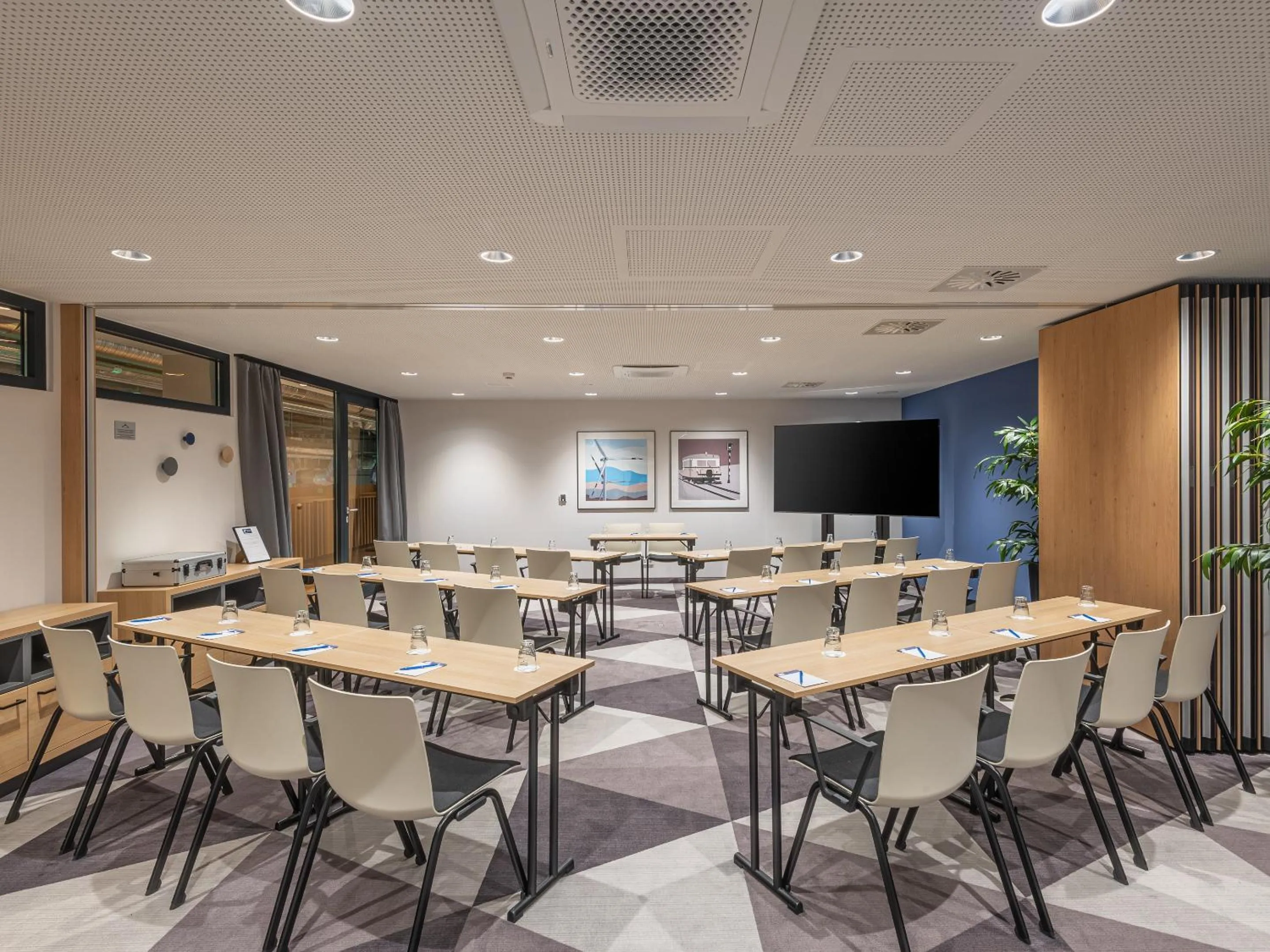 Meeting/conference room in Holiday Inn Express - Hamburg South A7-AS42 by IHG
