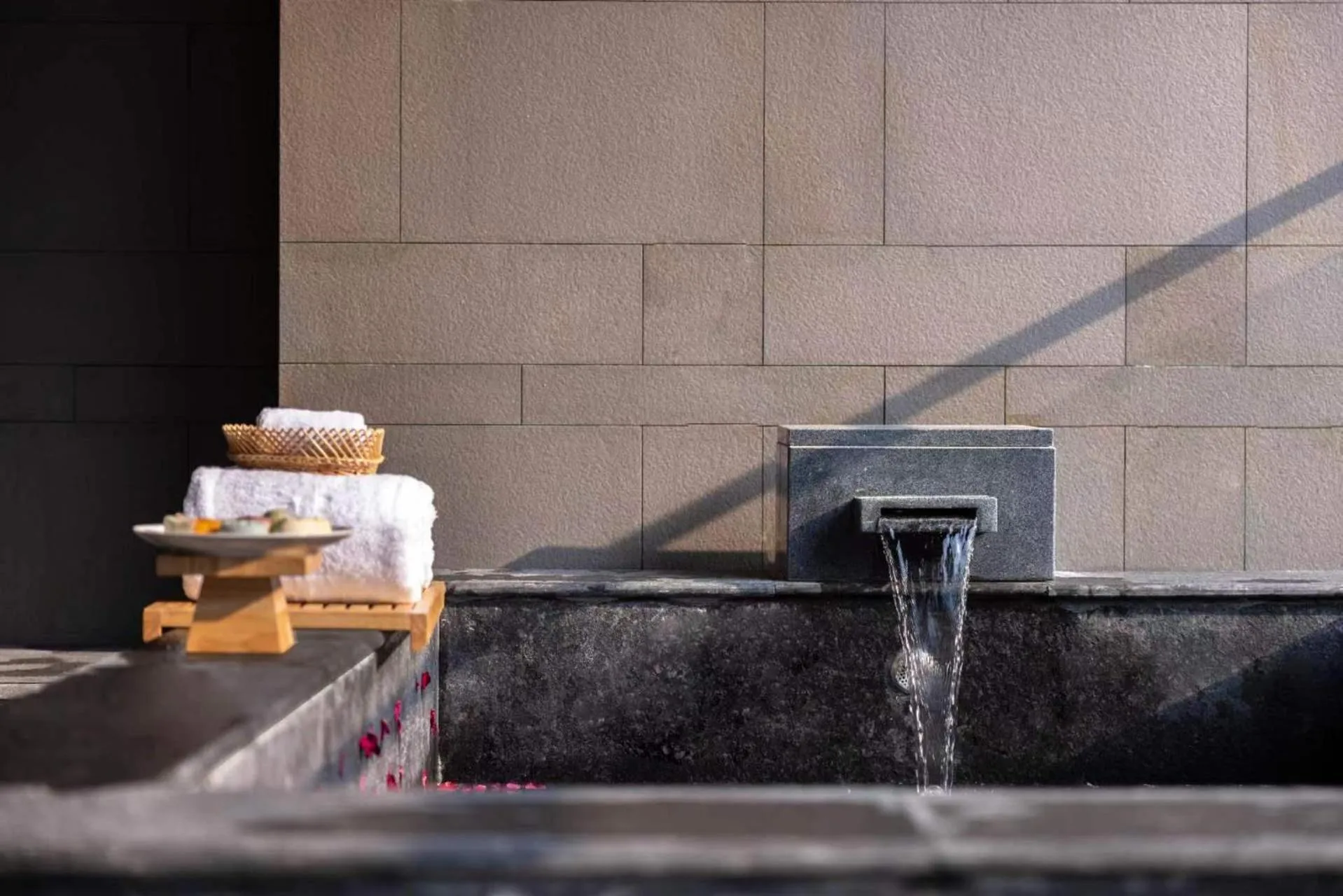 Hot Spring Bath in Home2 Suites by Hilton Chenzhou Nuanshui Hot Spring