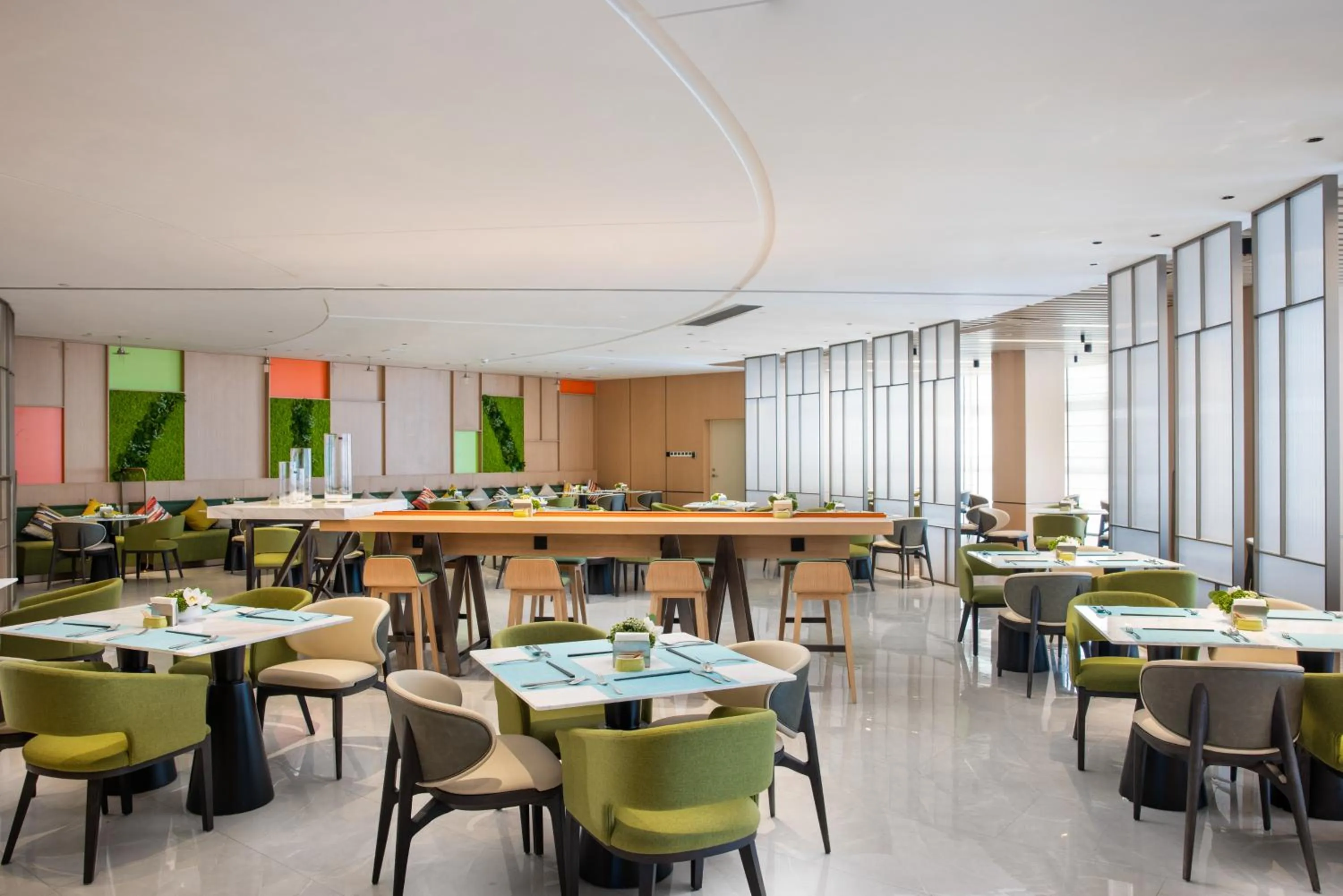 Restaurant/places to eat in Home2 Suites by Hilton Shanwei Lufeng