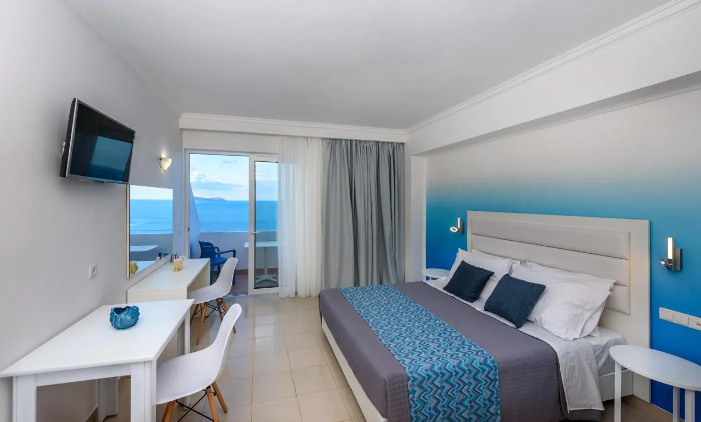 Sea view, Bed in Golden View Studios