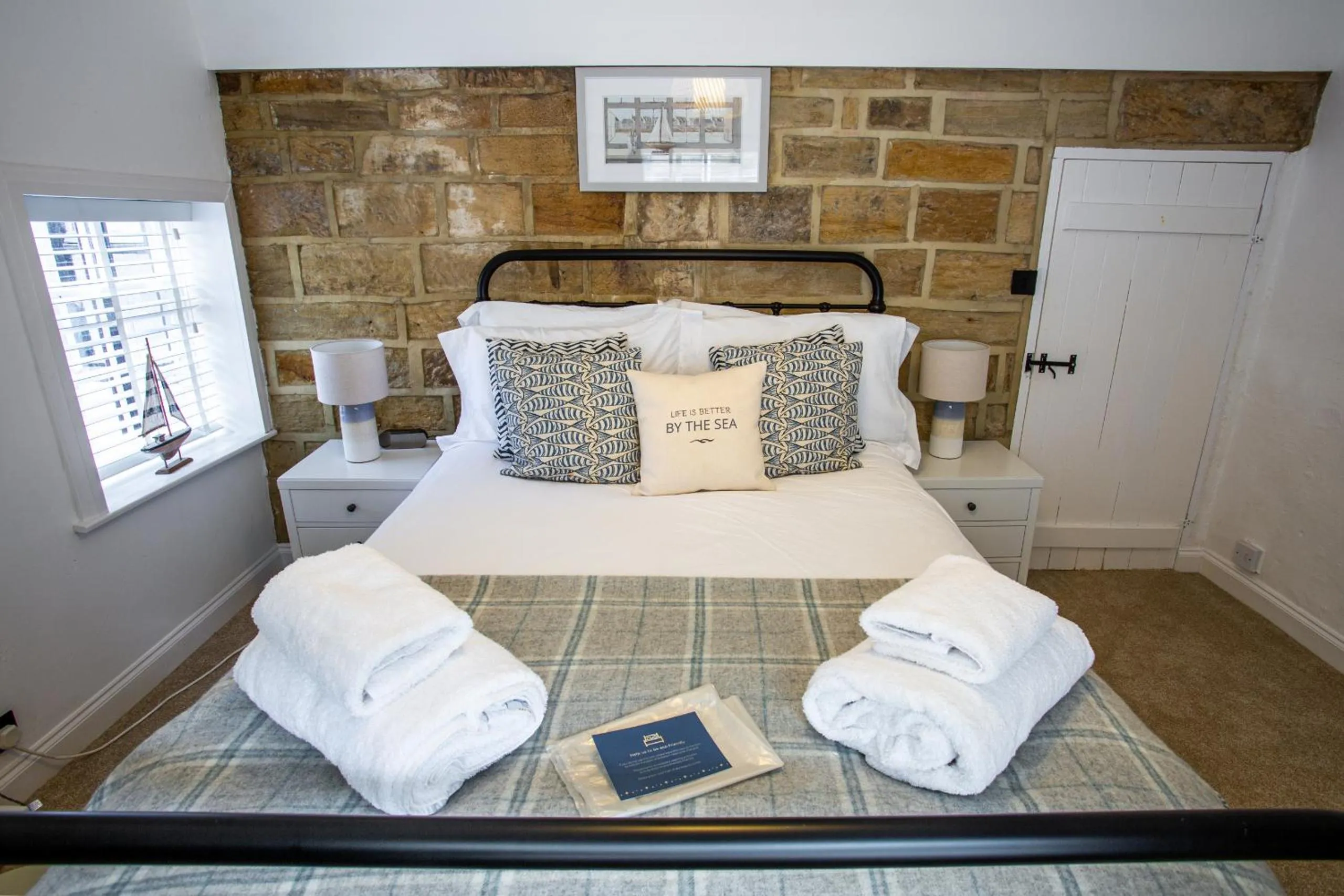 Bedroom, Bed in Whitby Boutique - Mast Cottage