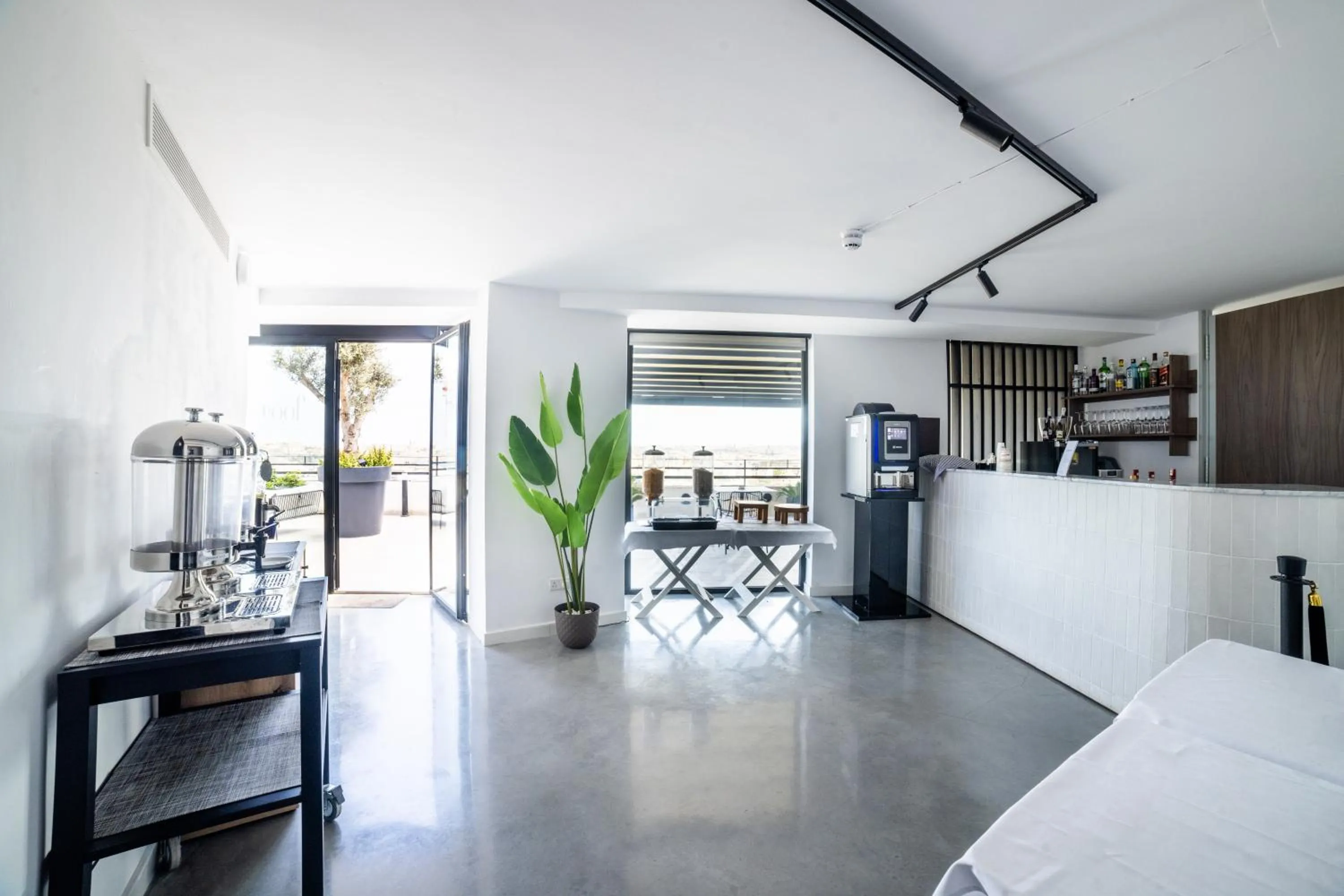 Photo of the whole room, Bed in Park Heights by the Warren Collection