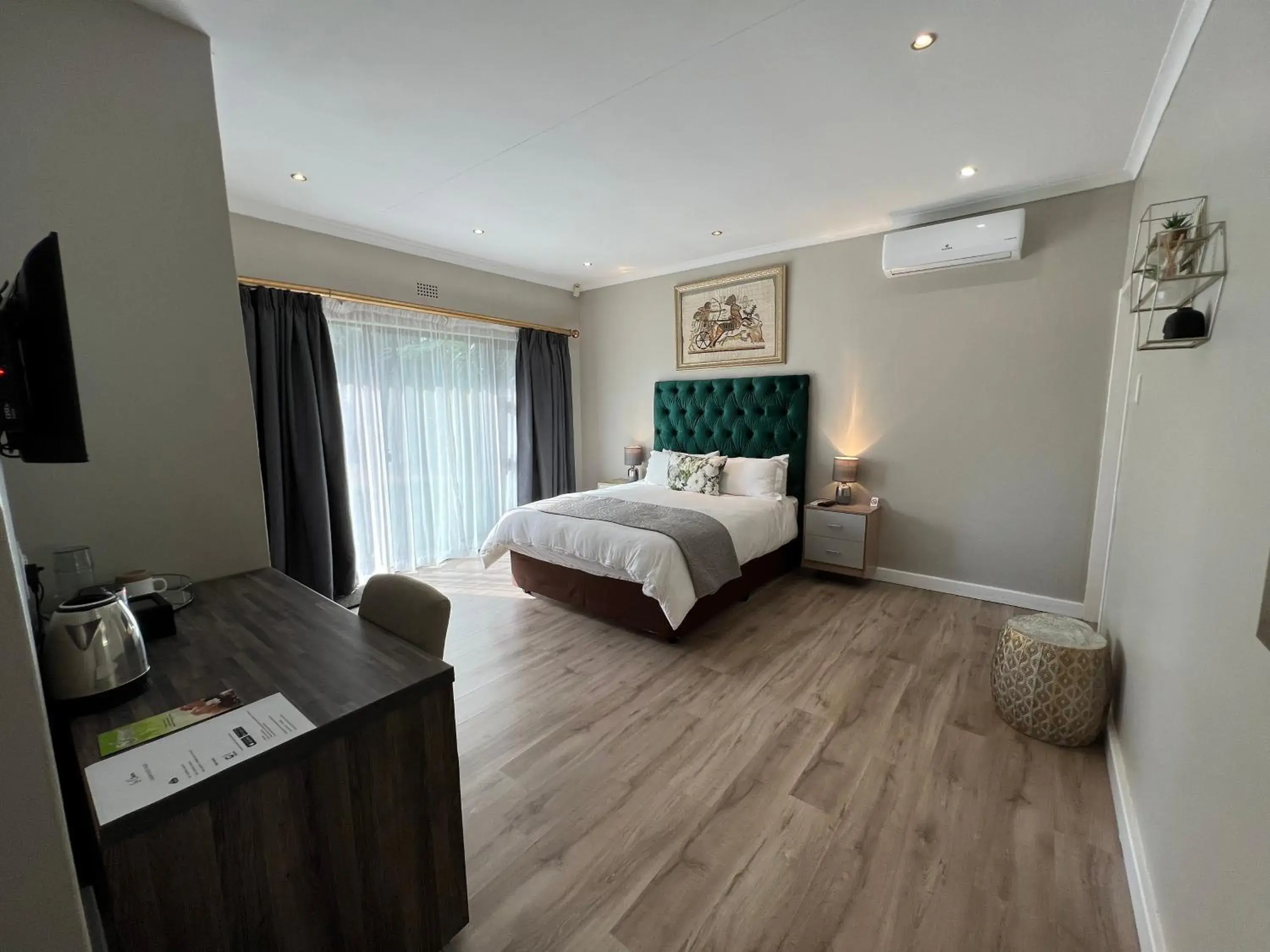 Superior Double or Twin Room in Le'Ciara Luxury Guest House Superior Double or Twin Room in Le'Ciara Luxury Guest House