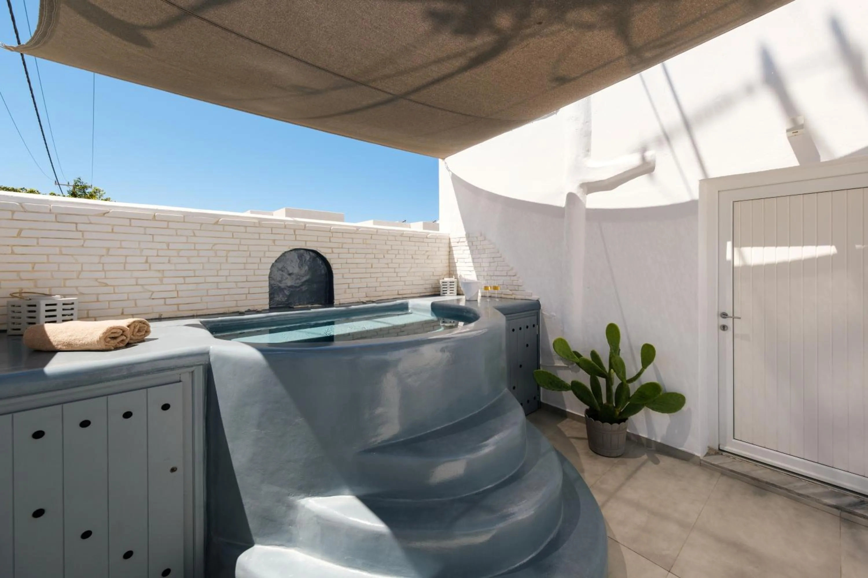 Hot Tub in Villa Kelly Rooms & Suites