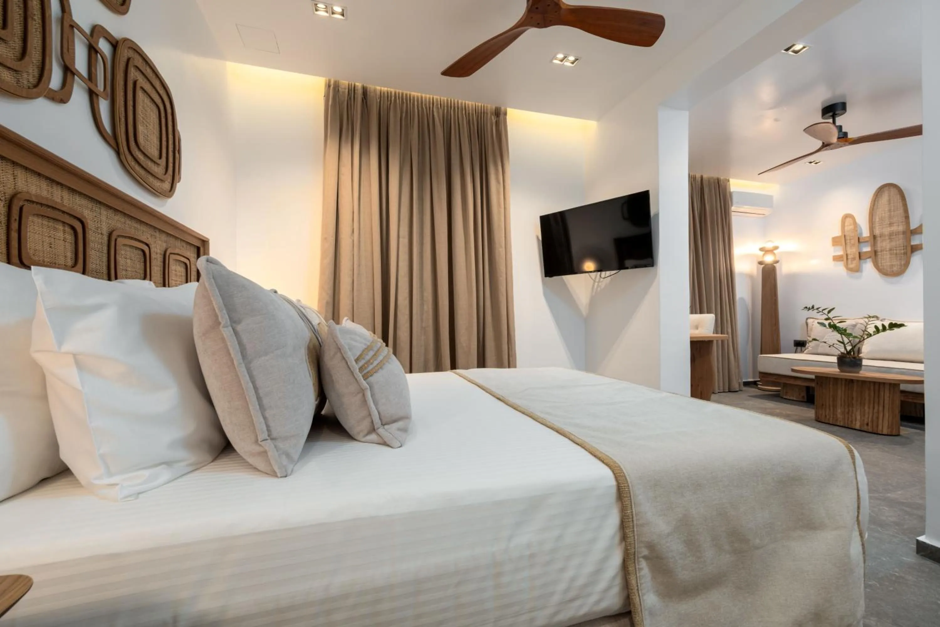 Balcony/Terrace, Bed in Villa Kelly Rooms & Suites