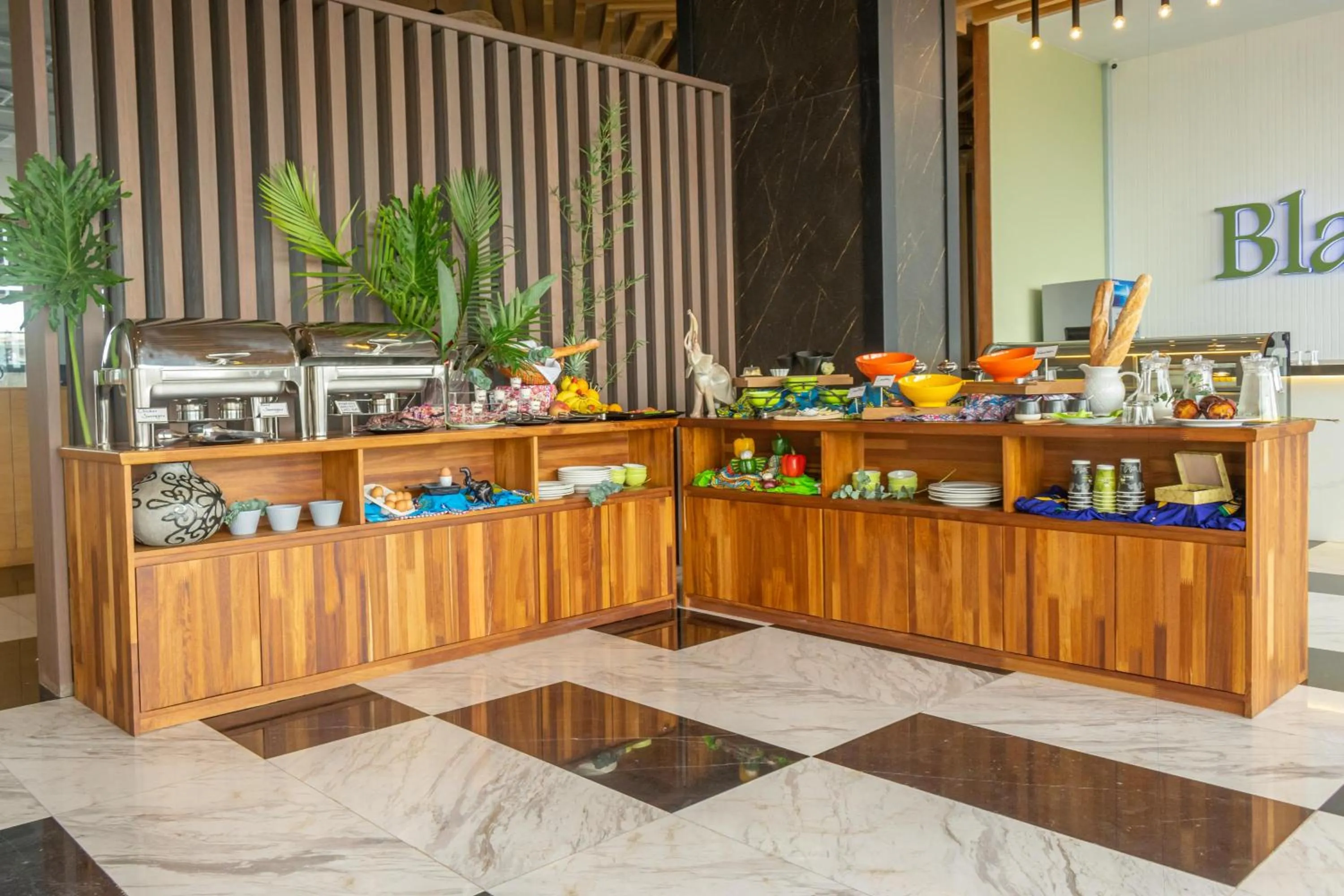 Restaurant/places to eat in Broadwalk Residency