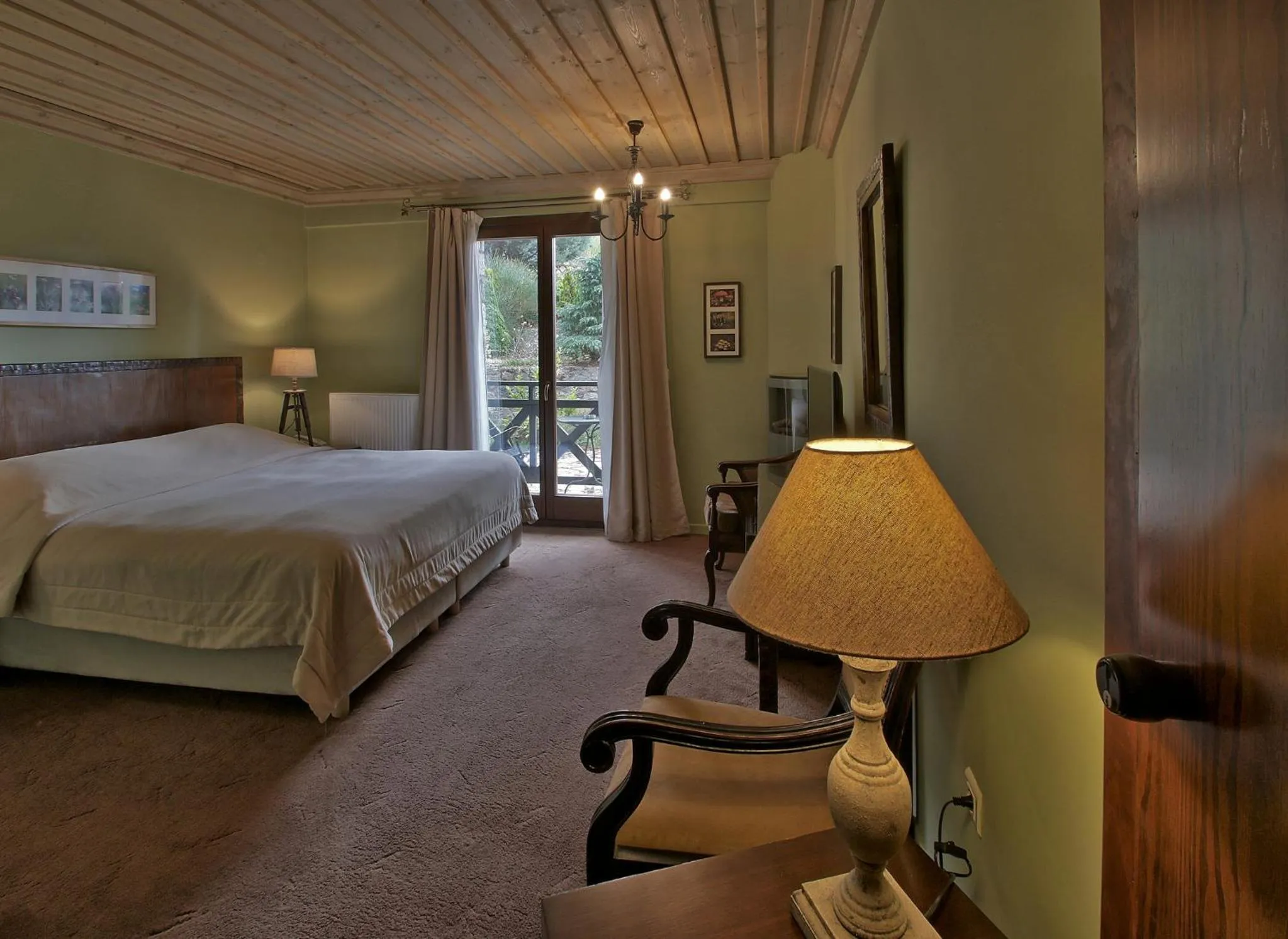 Mountain view, Bed in Boutique Hotel Skamnos Arachova