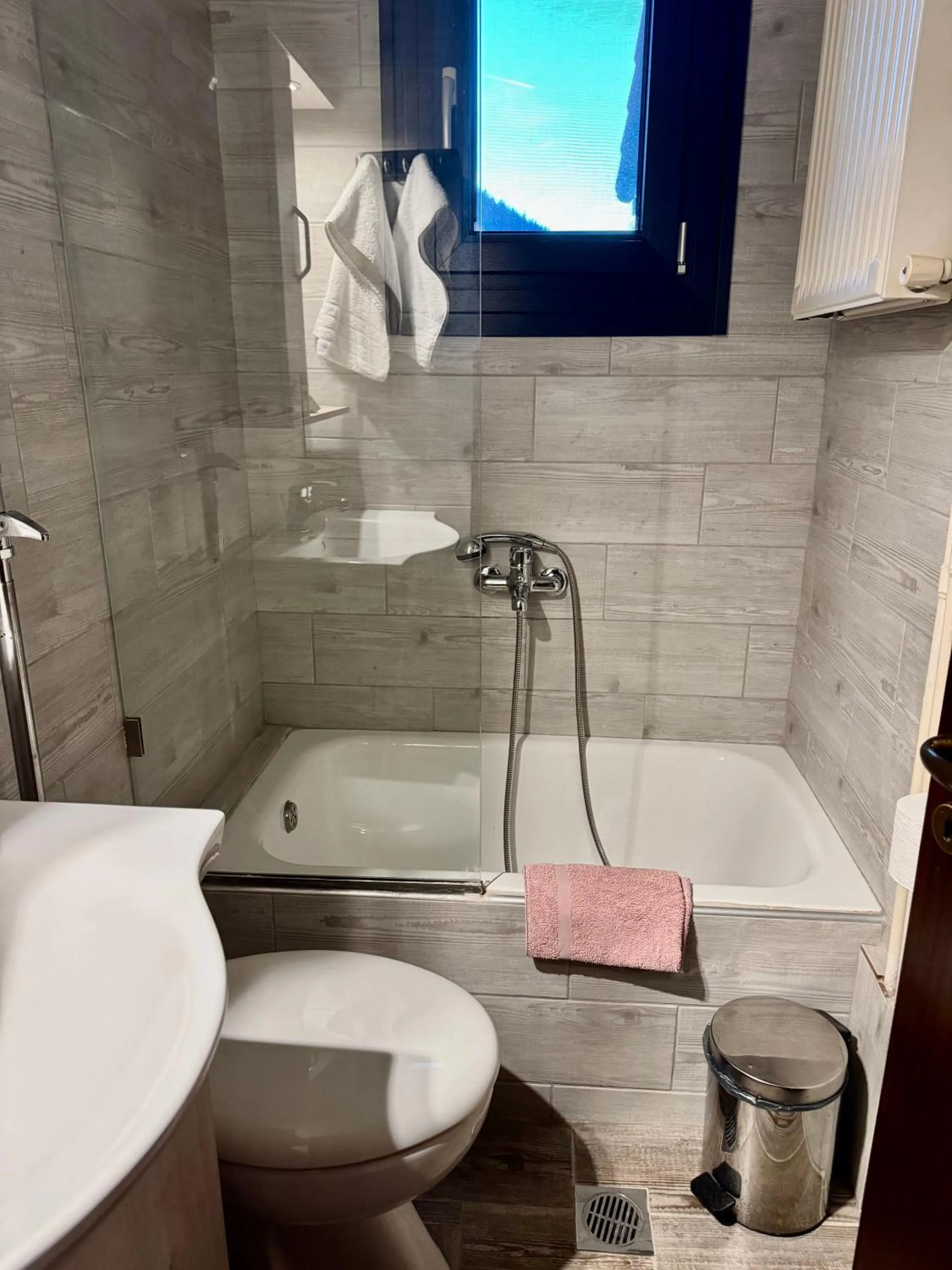 Toilet in Boutique Hotel Skamnos Arachova