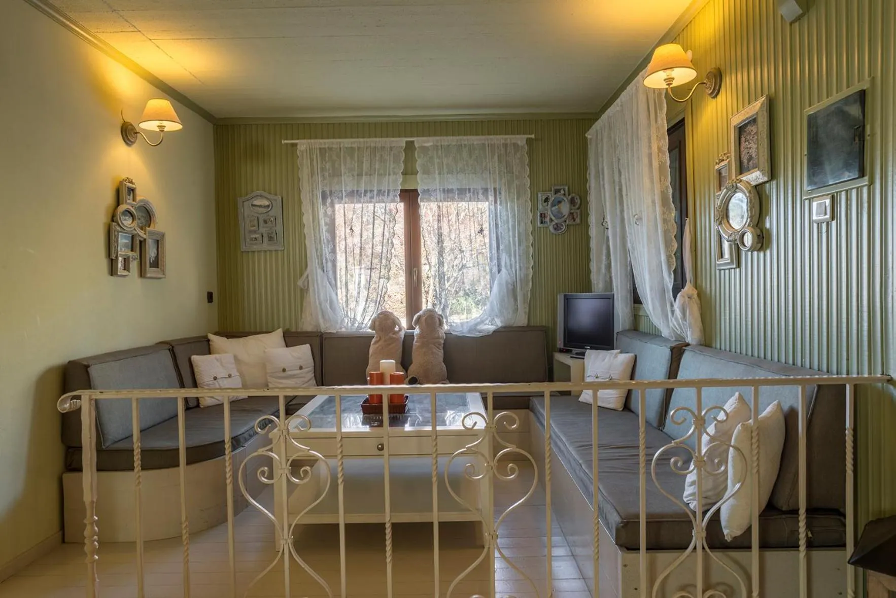 Lounge or bar in Boutique Hotel Skamnos Arachova