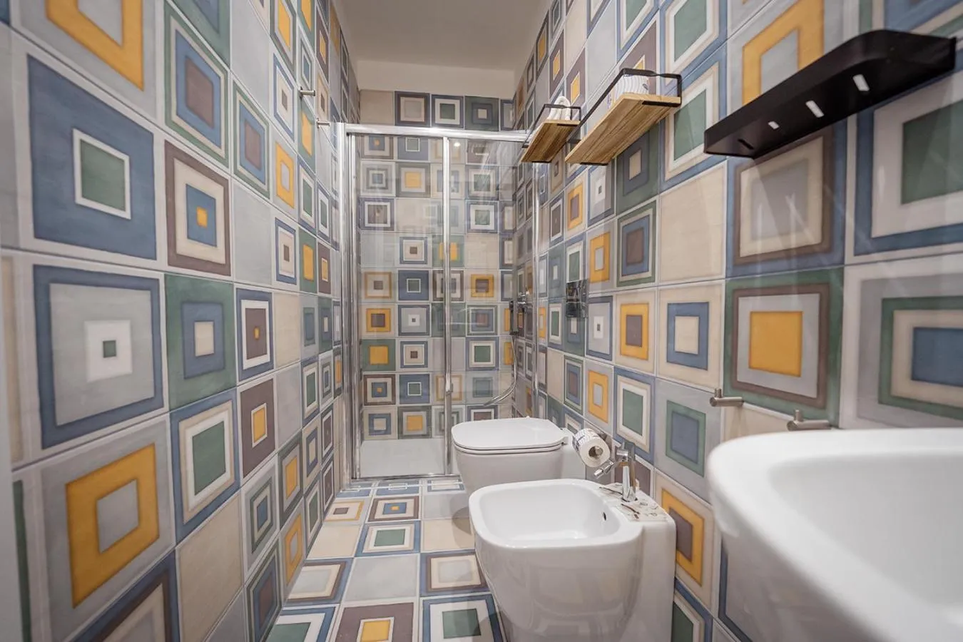 Shower in P.C. Boutique H. LifeStyle, Napoli Centro, by ClaPa Group Dislocated Hospitality