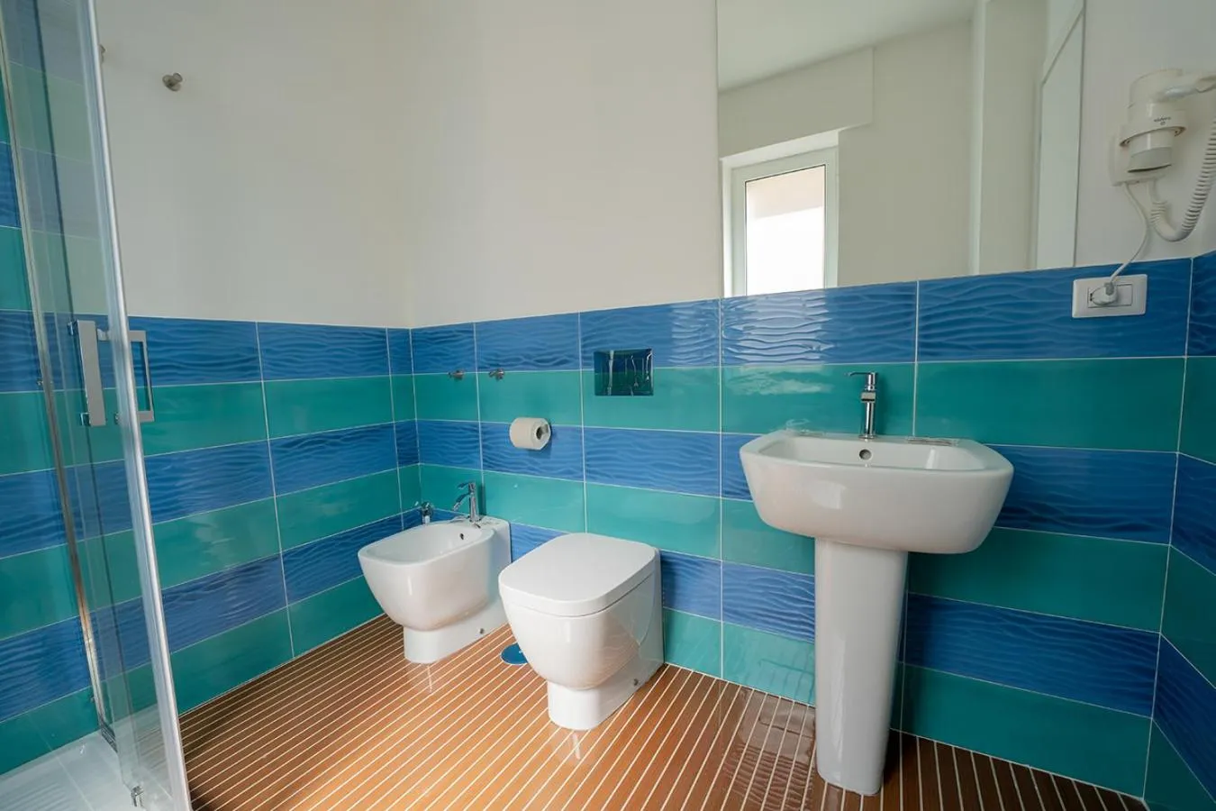 Shower in P.C. Boutique H. LifeStyle, Napoli Centro, by ClaPa Group Dislocated Hospitality