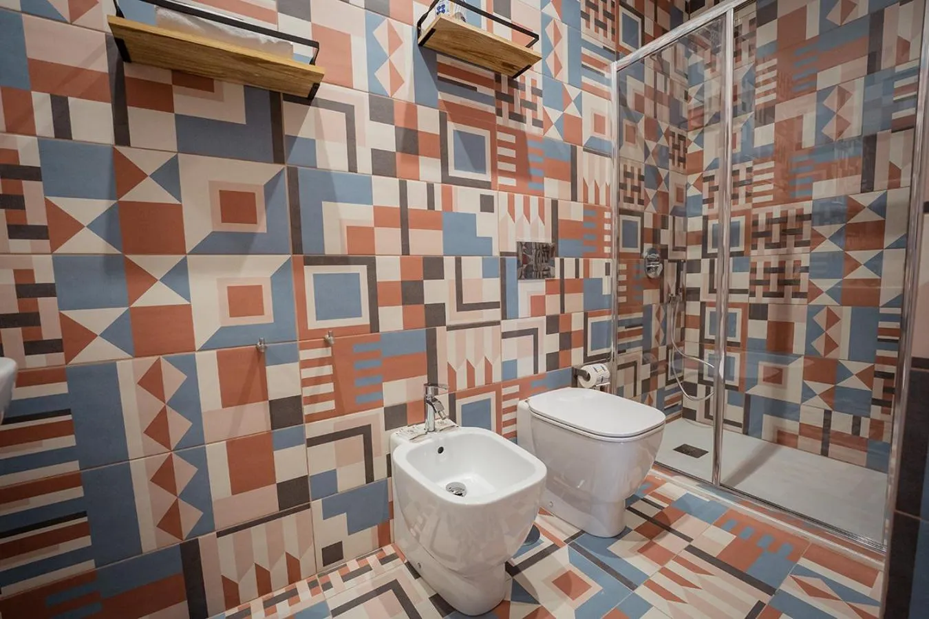 Shower in P.C. Boutique H. LifeStyle, Napoli Centro, by ClaPa Group Dislocated Hospitality