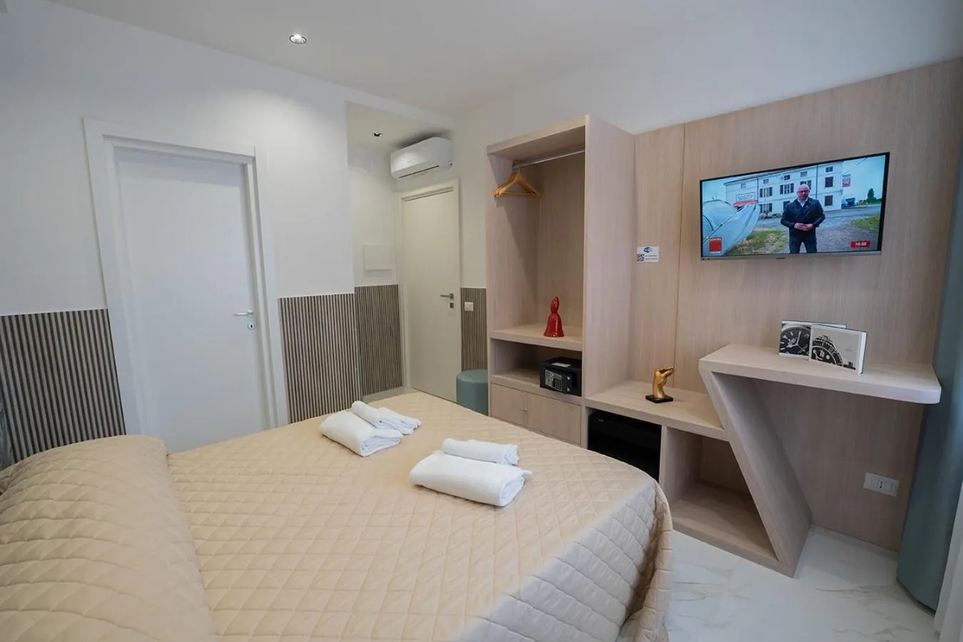 Bed in P.C. Boutique H. LifeStyle, Napoli Centro, by ClaPa Group Dislocated Hospitality