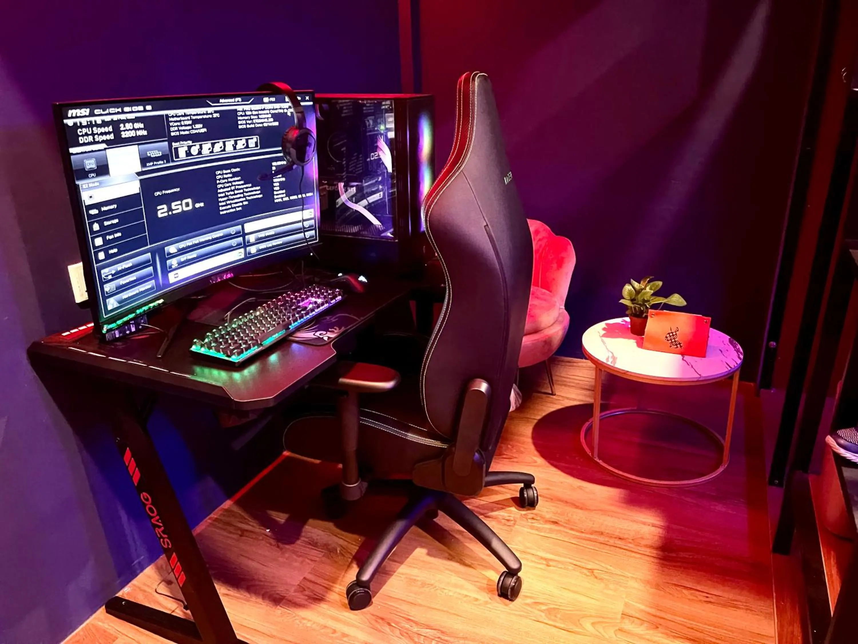 TV and multimedia in Arena eSports Hotel @ Bugis Village