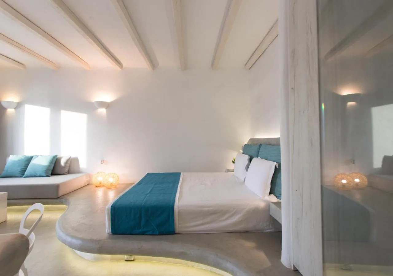 Photo of the whole room, Bed in Princess Of Naxos