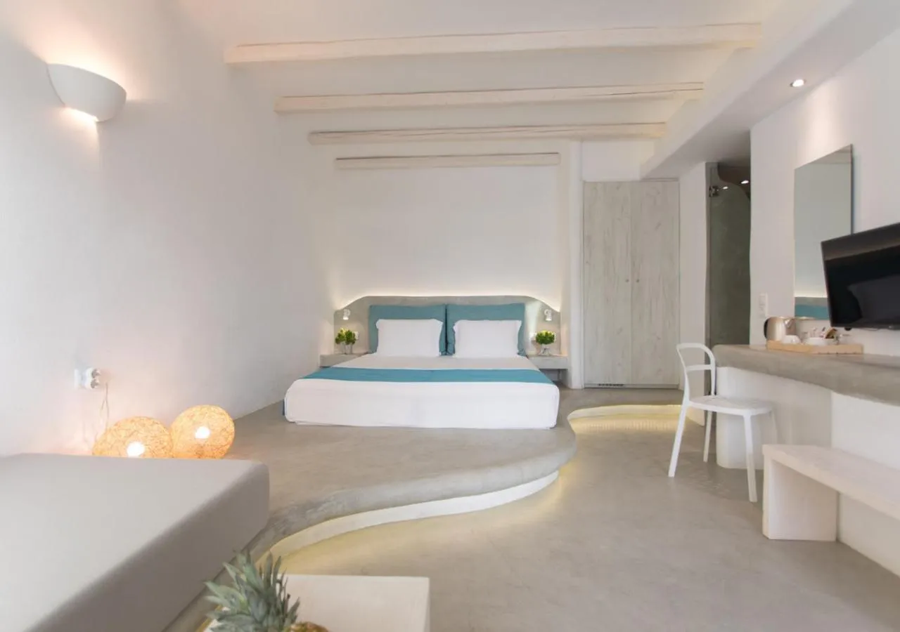 Photo of the whole room, Bed in Princess Of Naxos