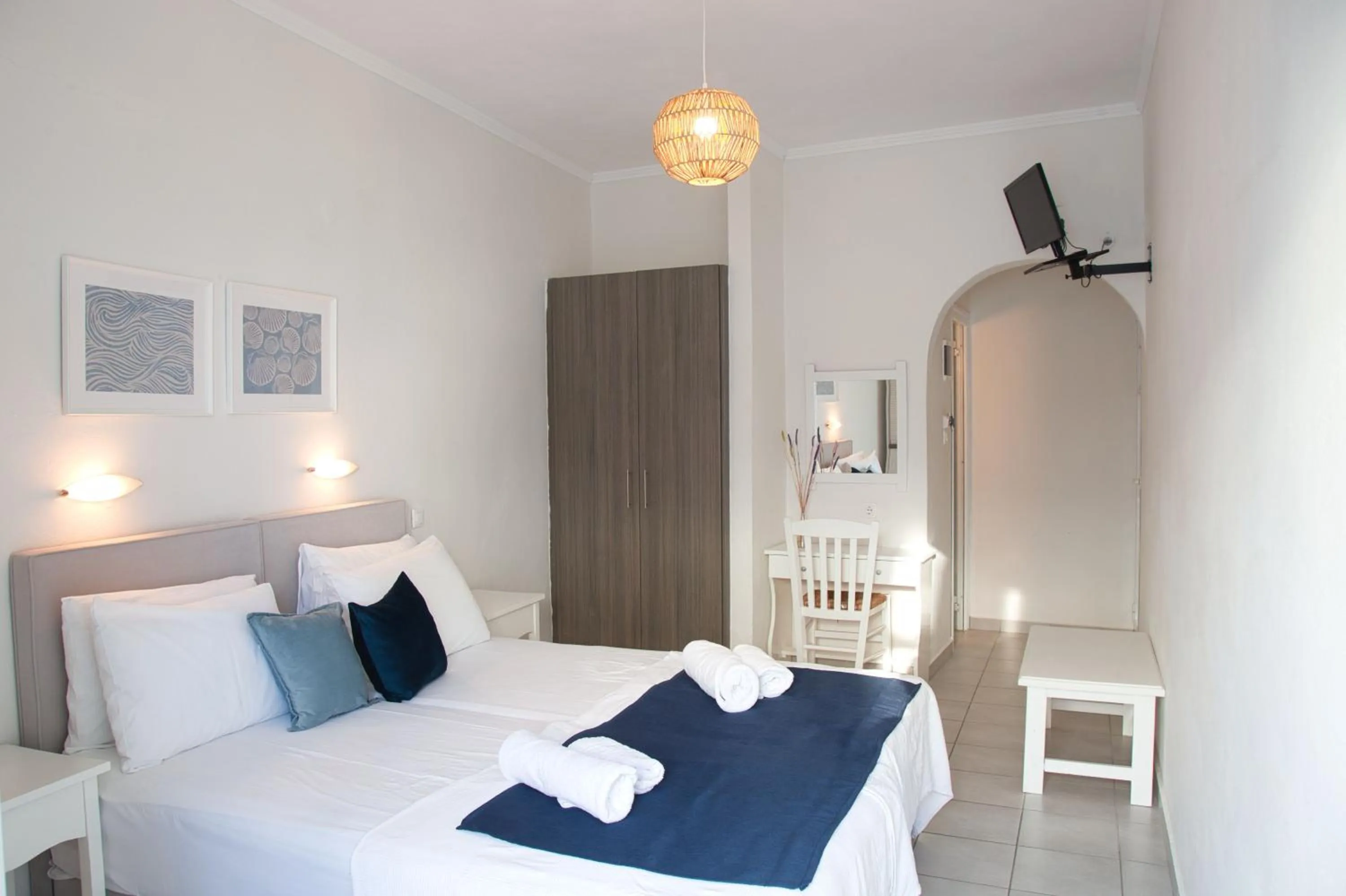 Photo of the whole room, Bed in The Milos