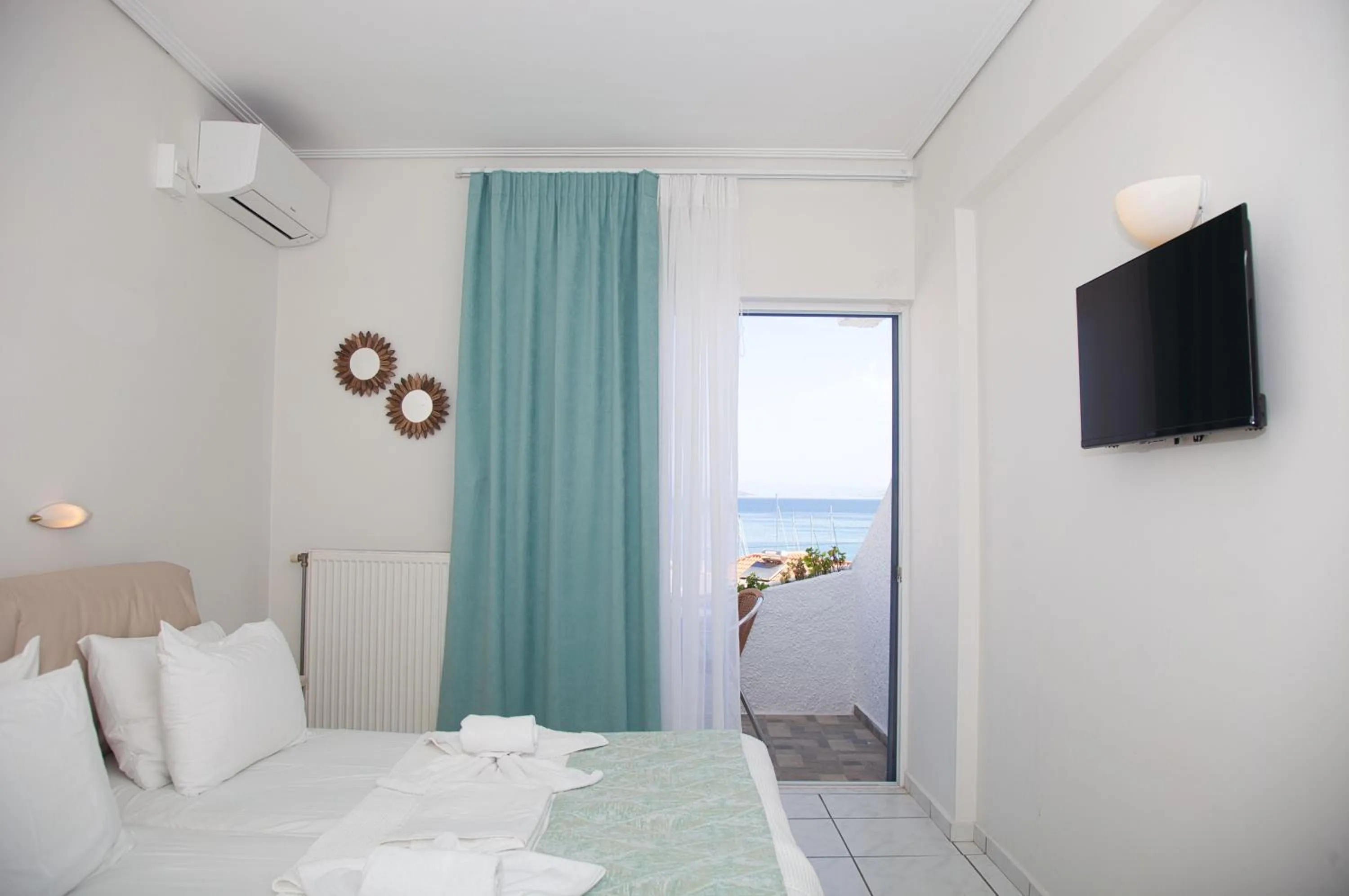 Photo of the whole room, Bed in The Milos