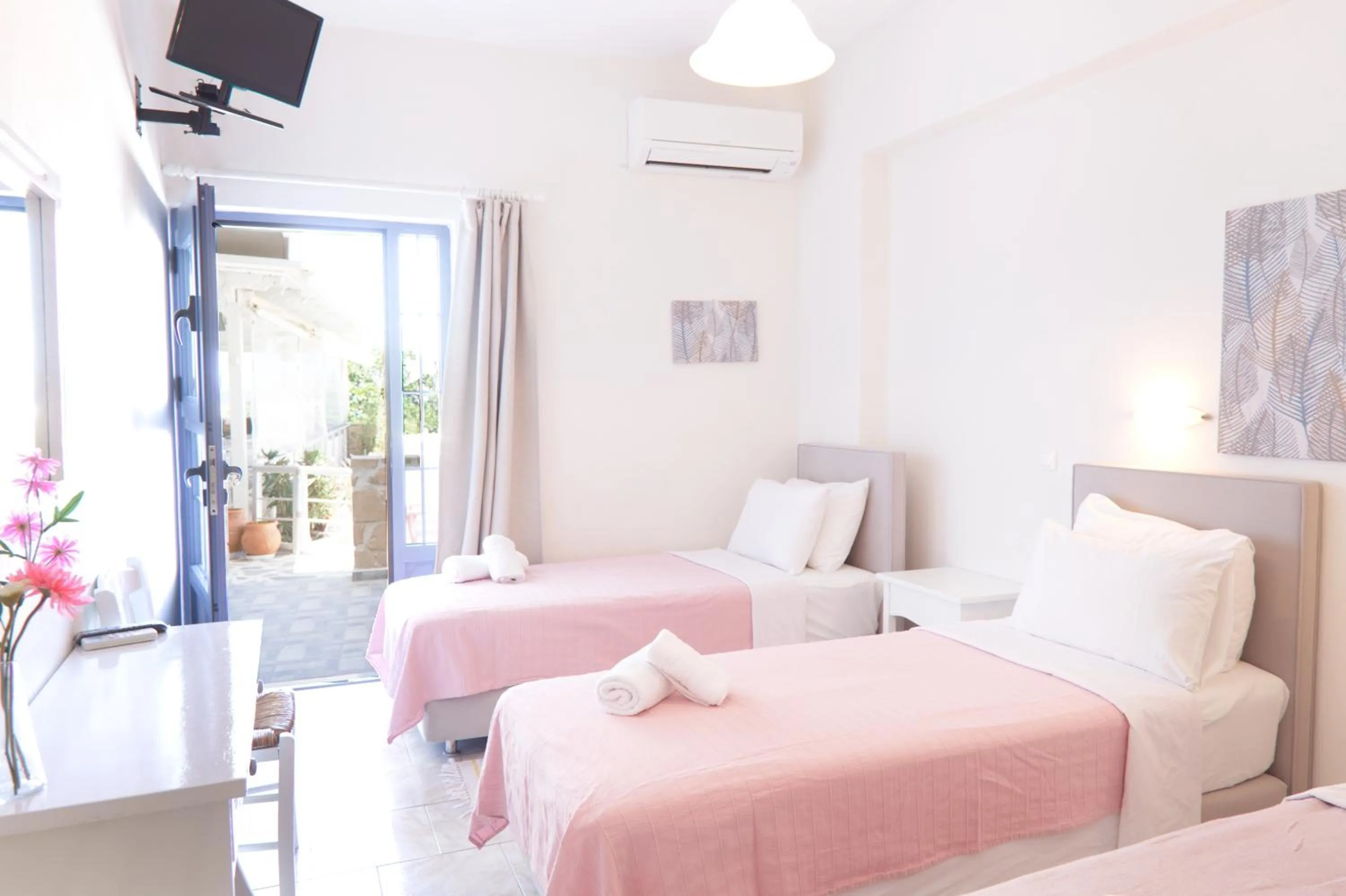 TV and multimedia, Bed in The Milos