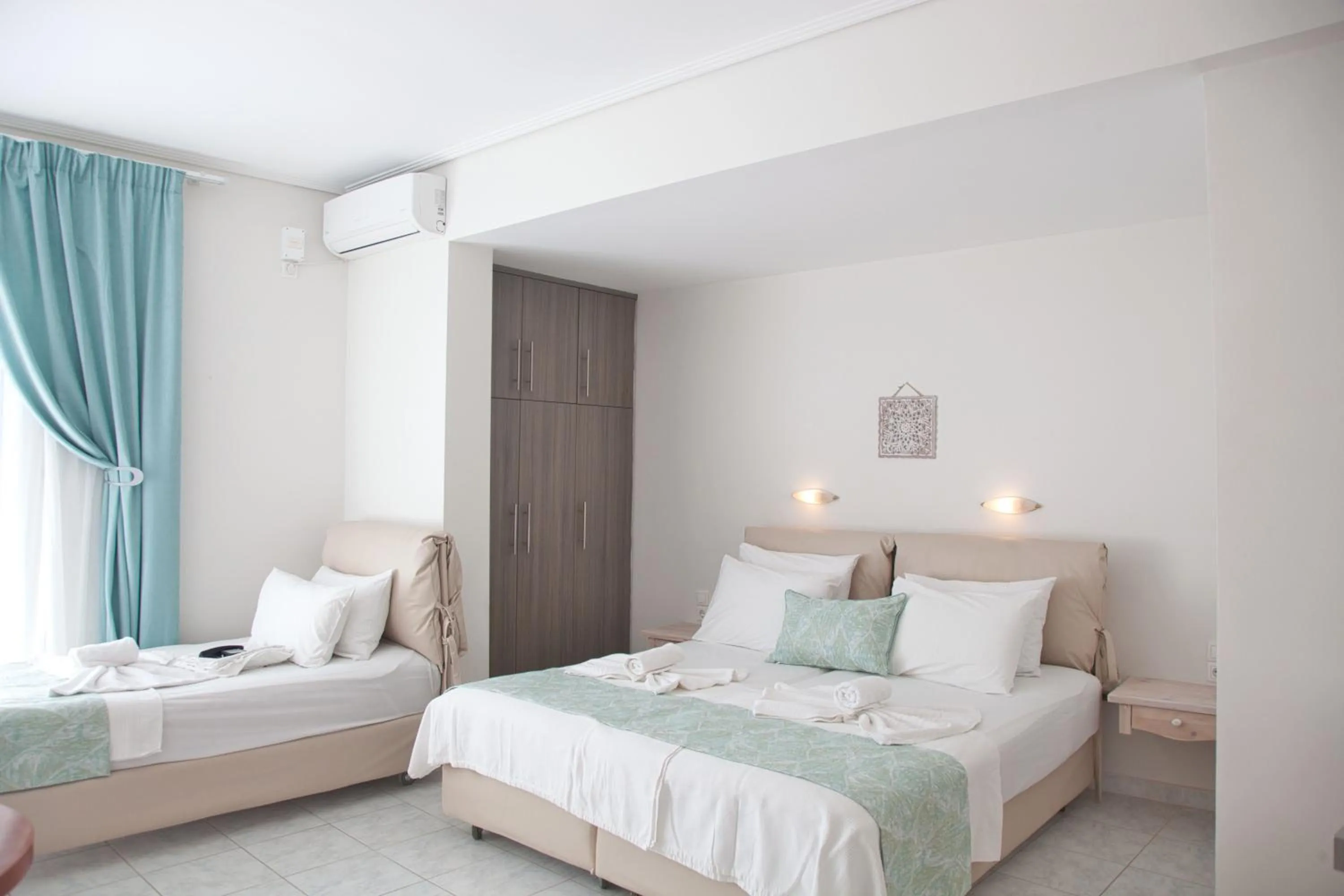 Photo of the whole room, Bed in The Milos