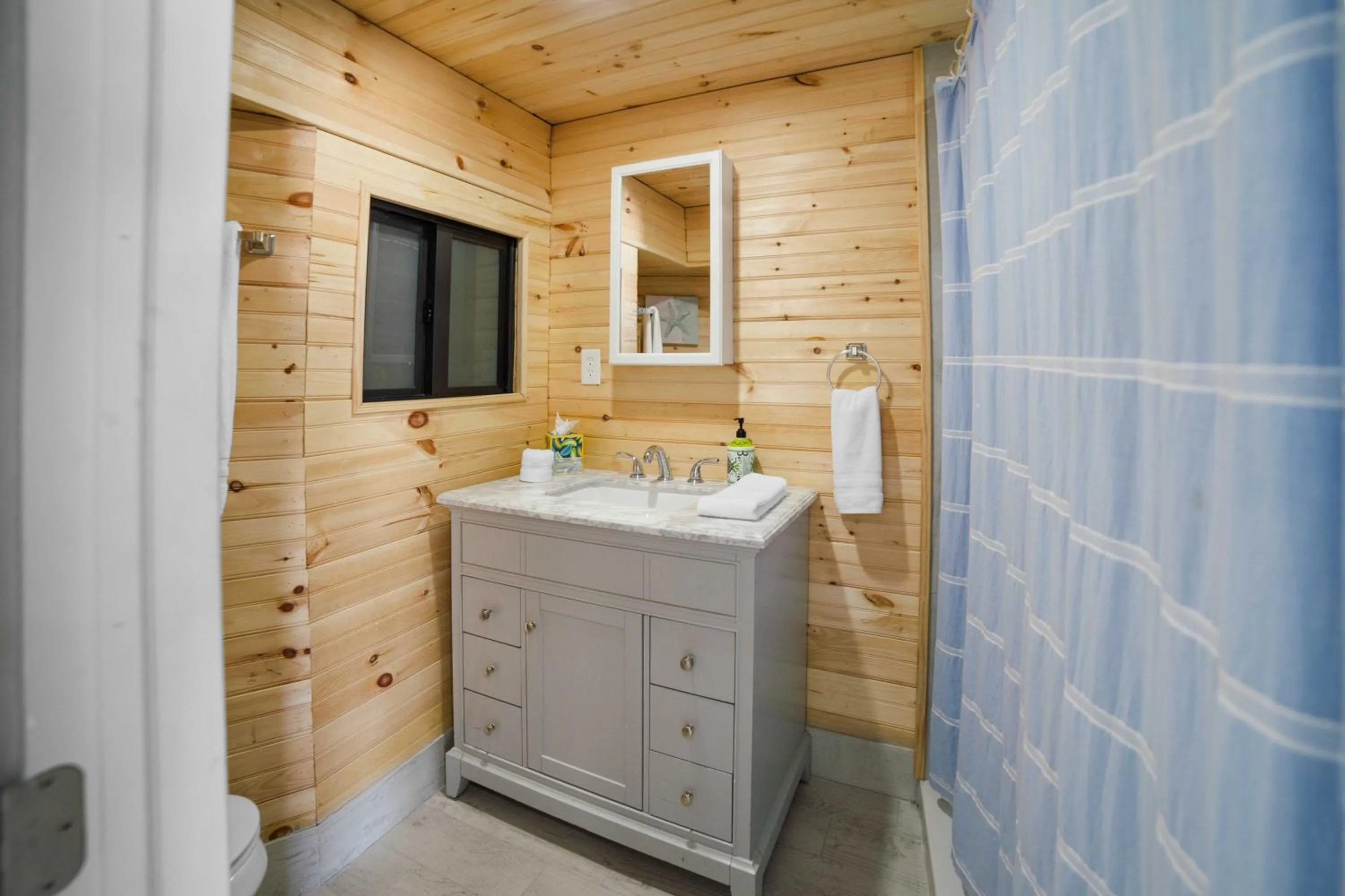 Bathroom in Barnacle Bed and Breakfast