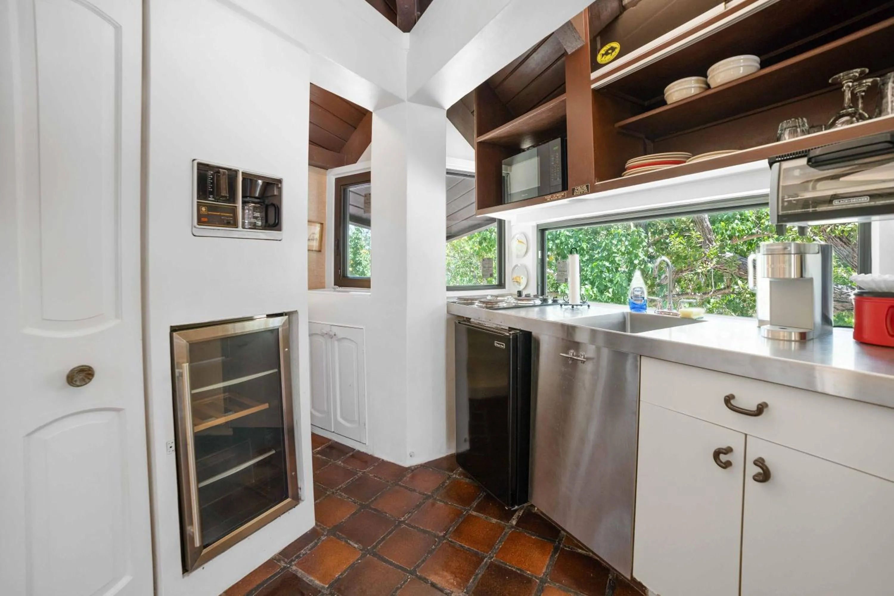 dishwasher in Barnacle Bed and Breakfast